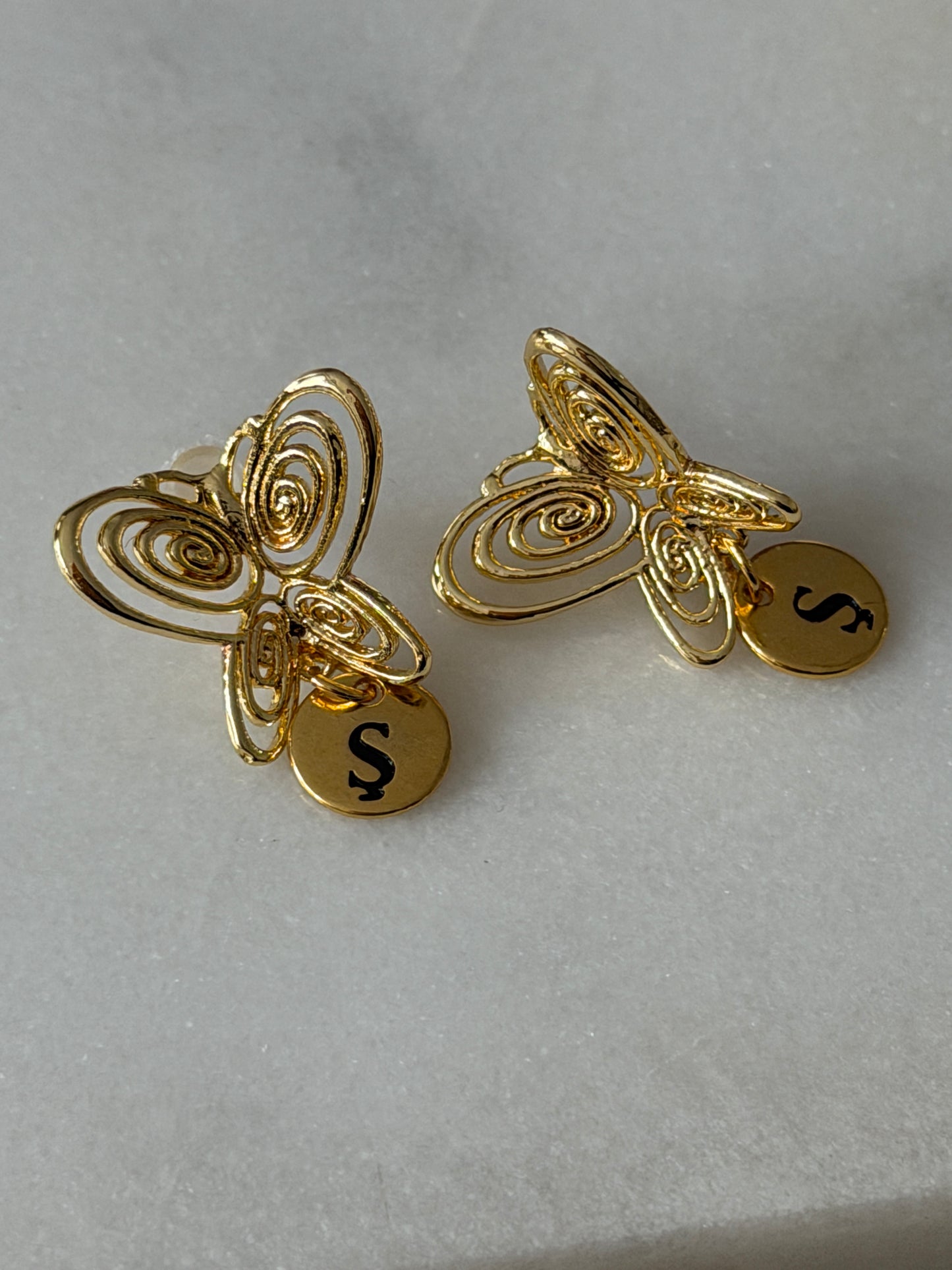 Harfli Füsun Kelebek Küpe - Gold