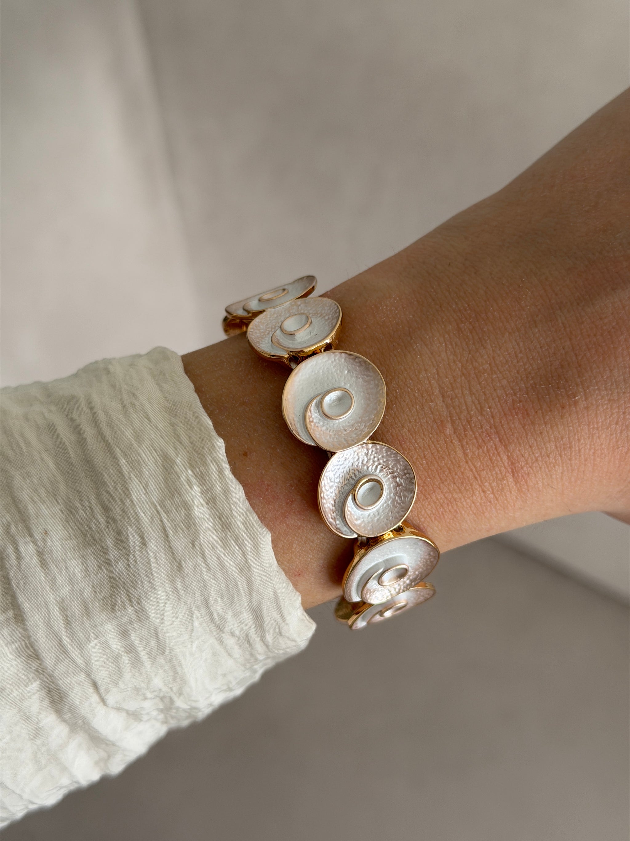Beyaz Gül Seramik Elastik Kadın Bileklik
