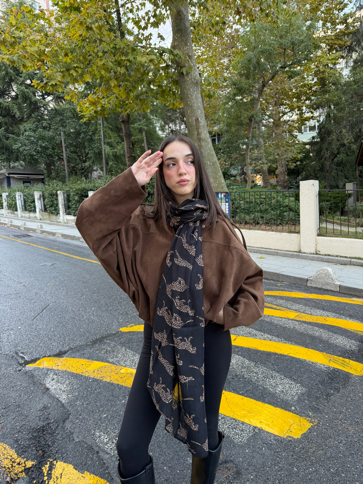 Siyah Leopar Desenli Kadın Şal