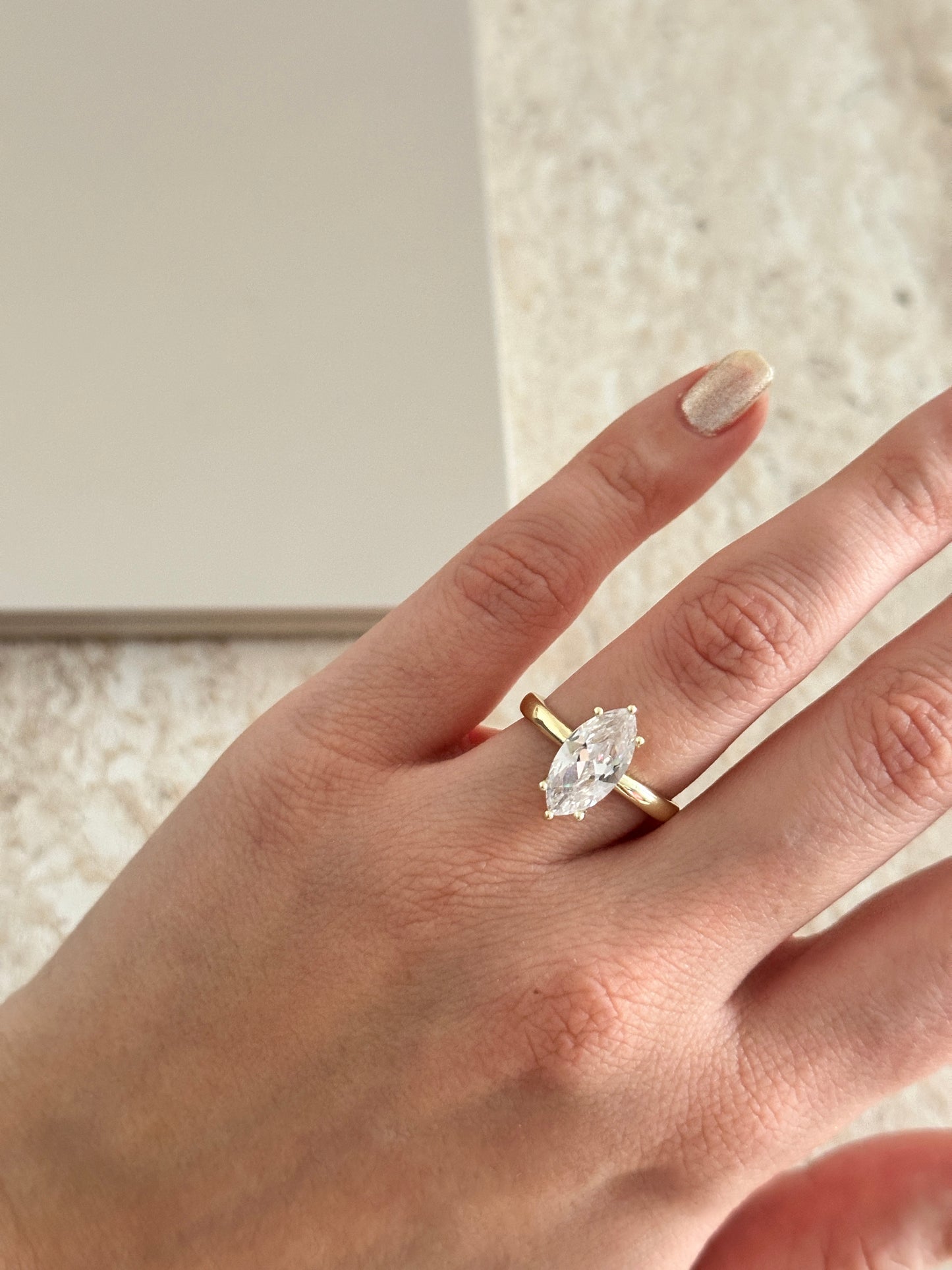 Sivri Oval Tektaş Altın Kaplama Kadın Yüzük