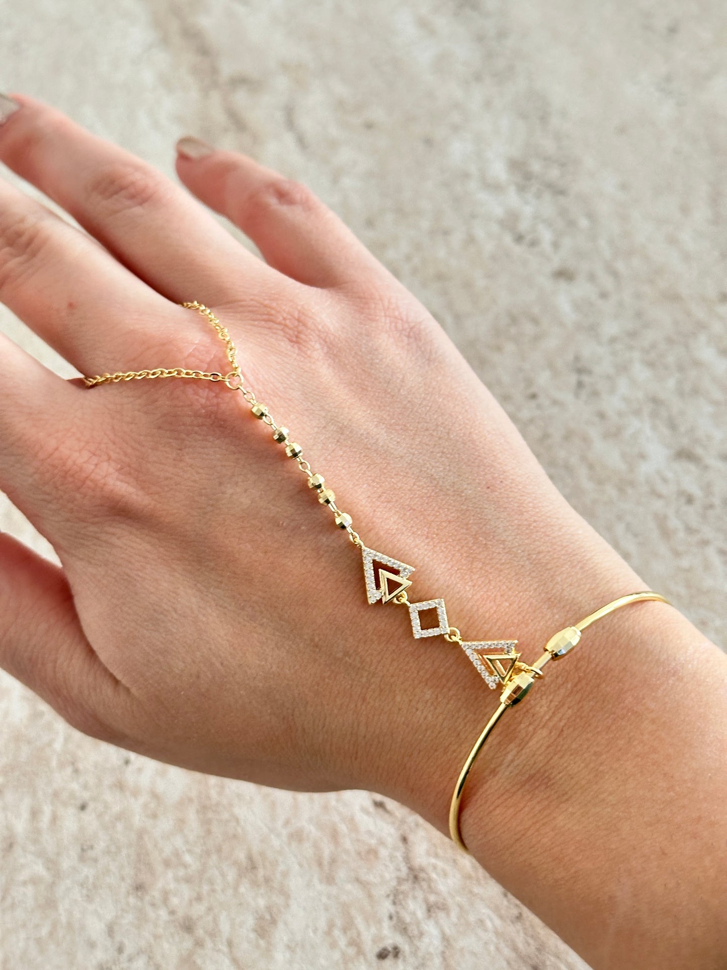 Üçgen Tasarım Kadın Bilezik Şahmeran