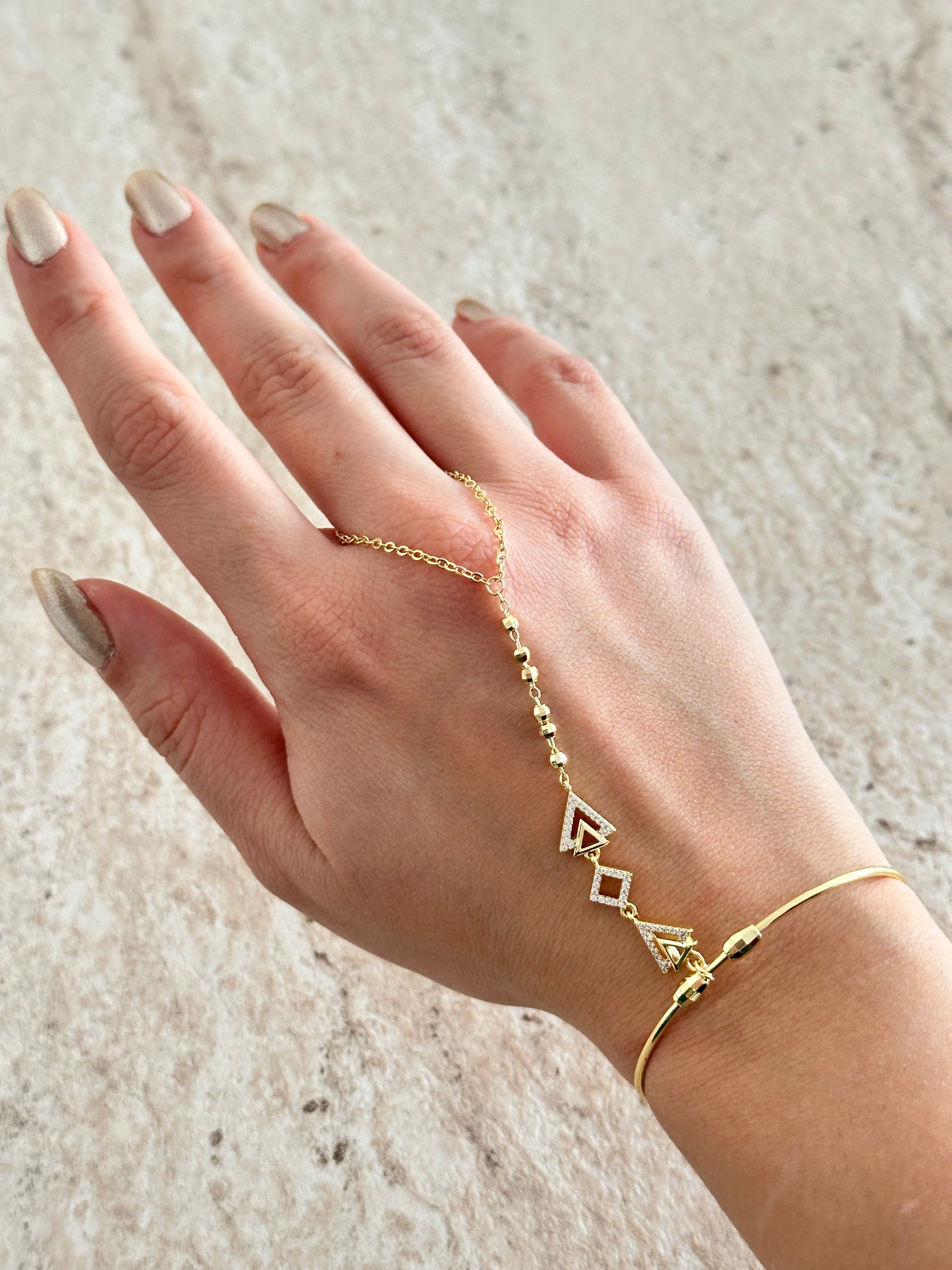 Üçgen Tasarım Kadın Bilezik Şahmeran