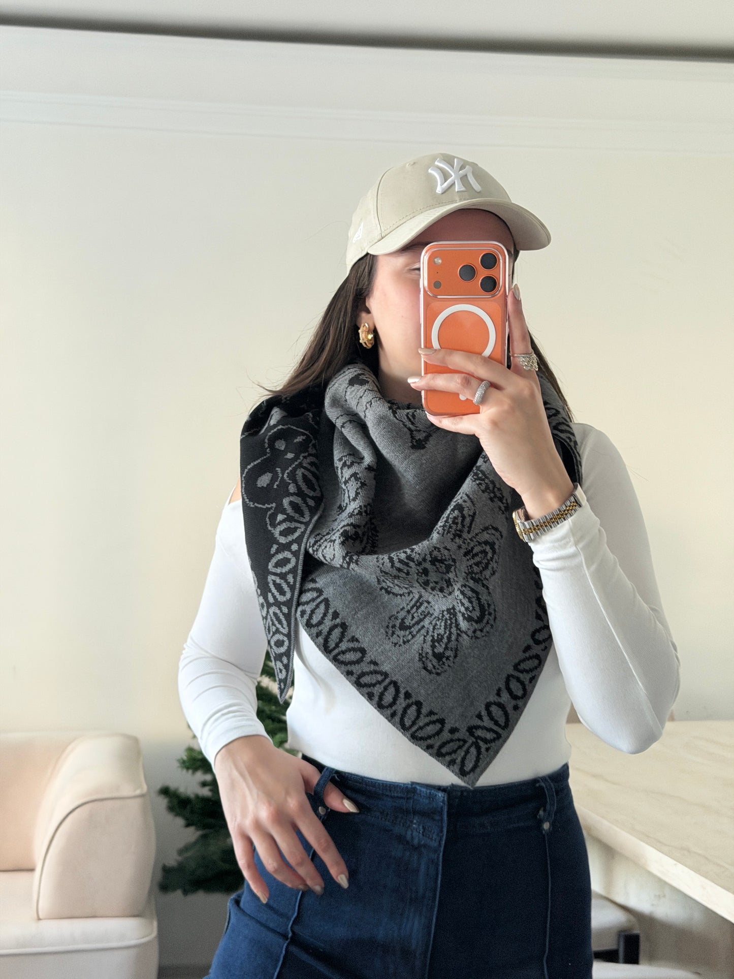 Gri Siyah Etnik Desenli Triko Şal