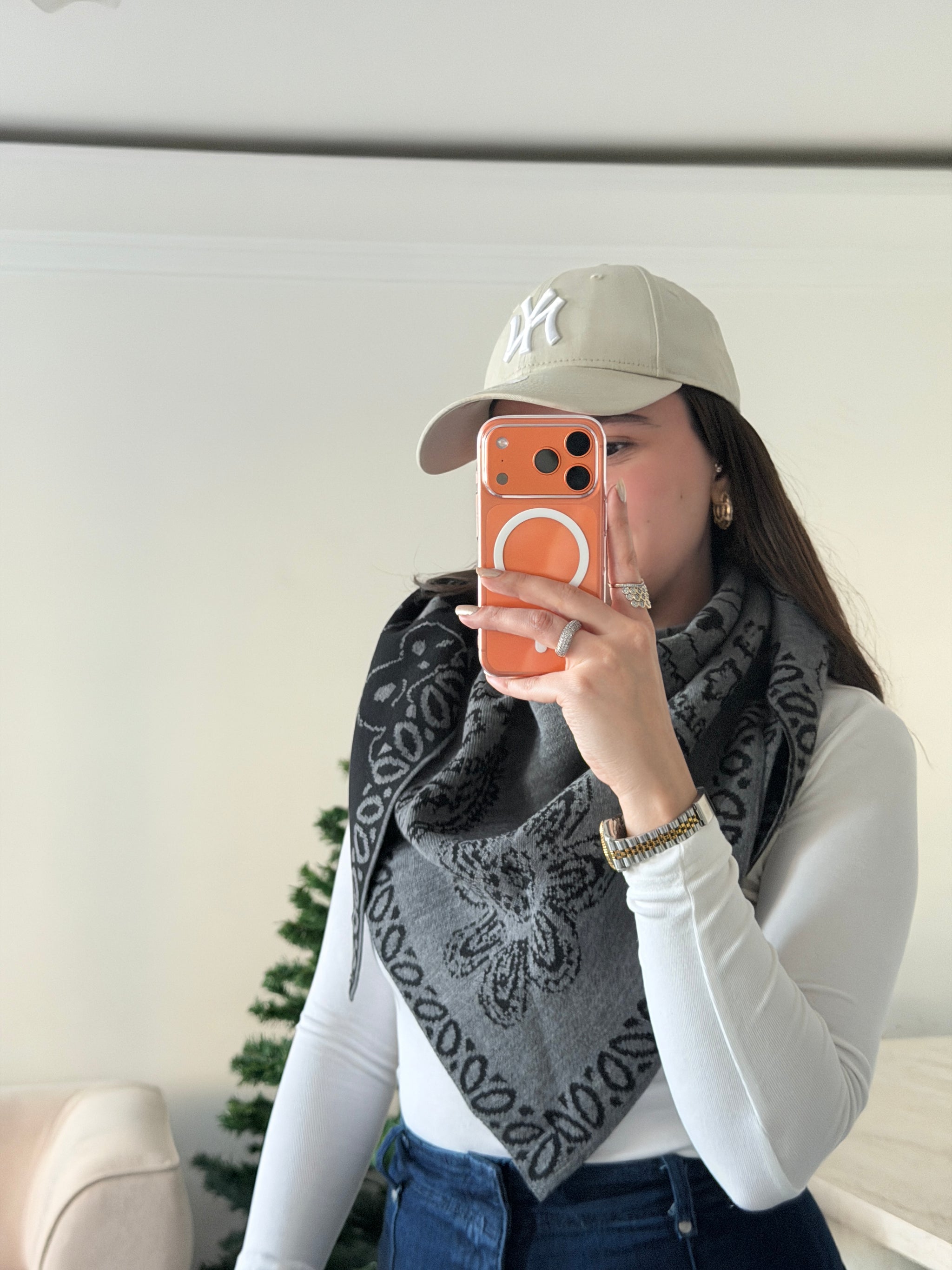 Gri Siyah Etnik Desenli Triko Şal