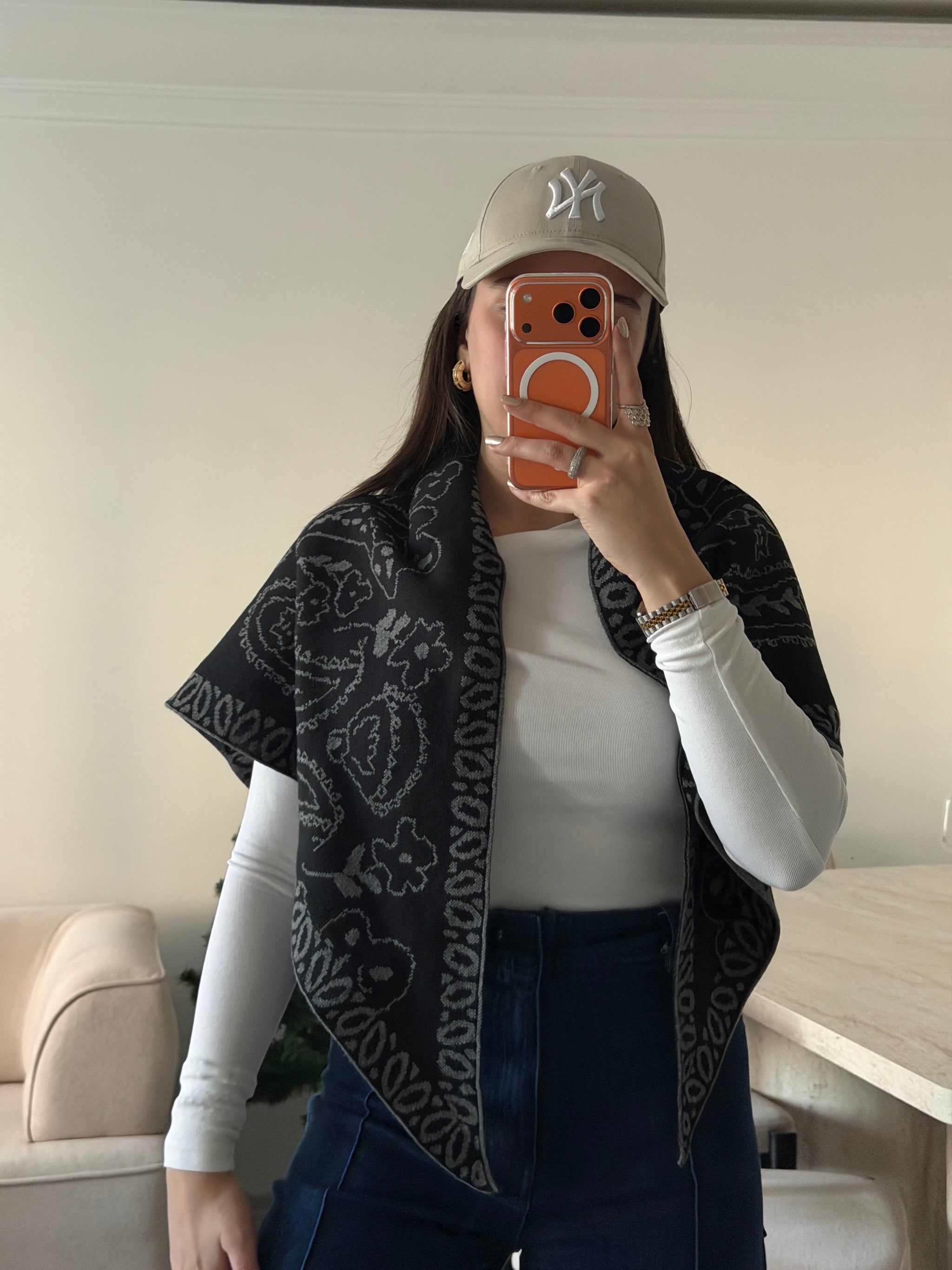 Gri Siyah Etnik Desenli Triko Şal