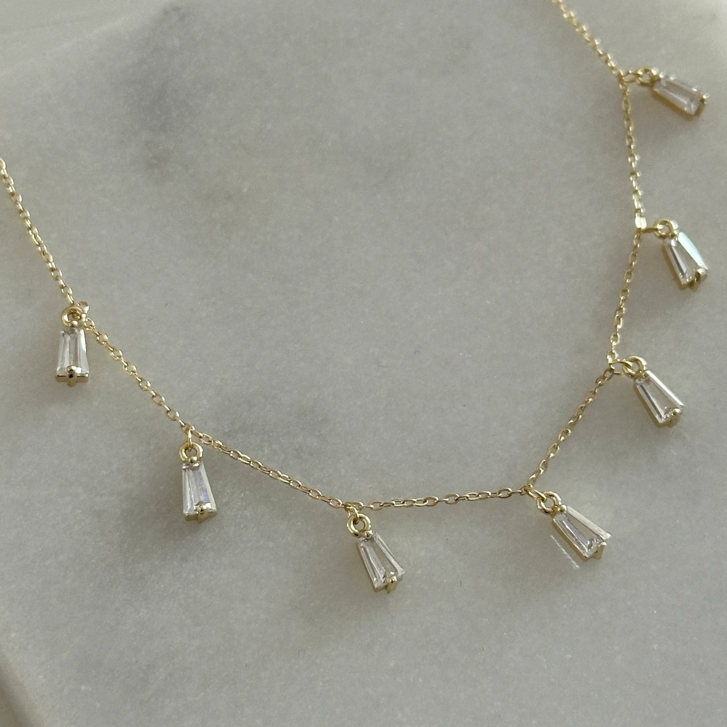 Sarkıntılı Beyaz Taş Kuyumcu İşçiliği Kadın Kolye