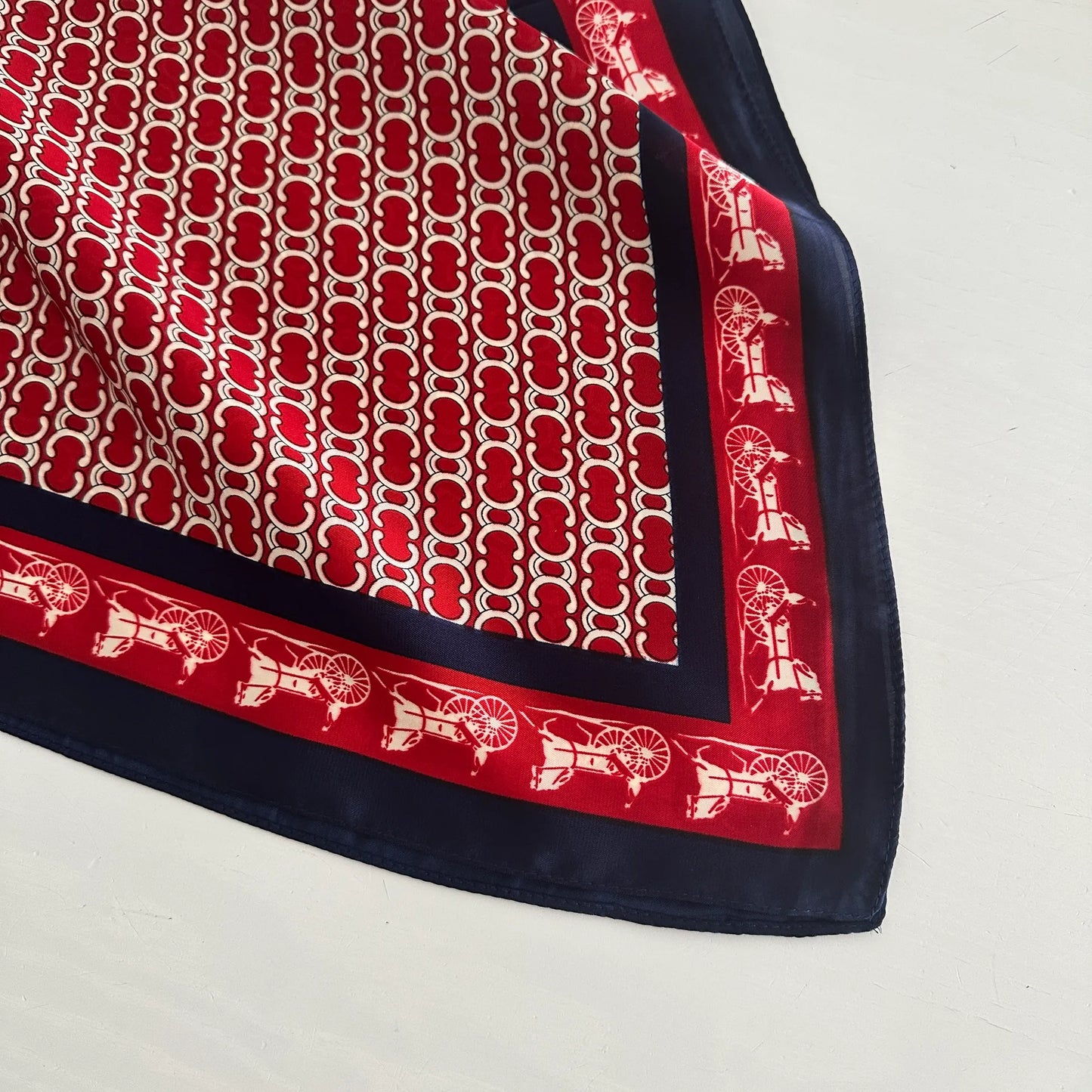 Kırmızılı At Fular (70x70)