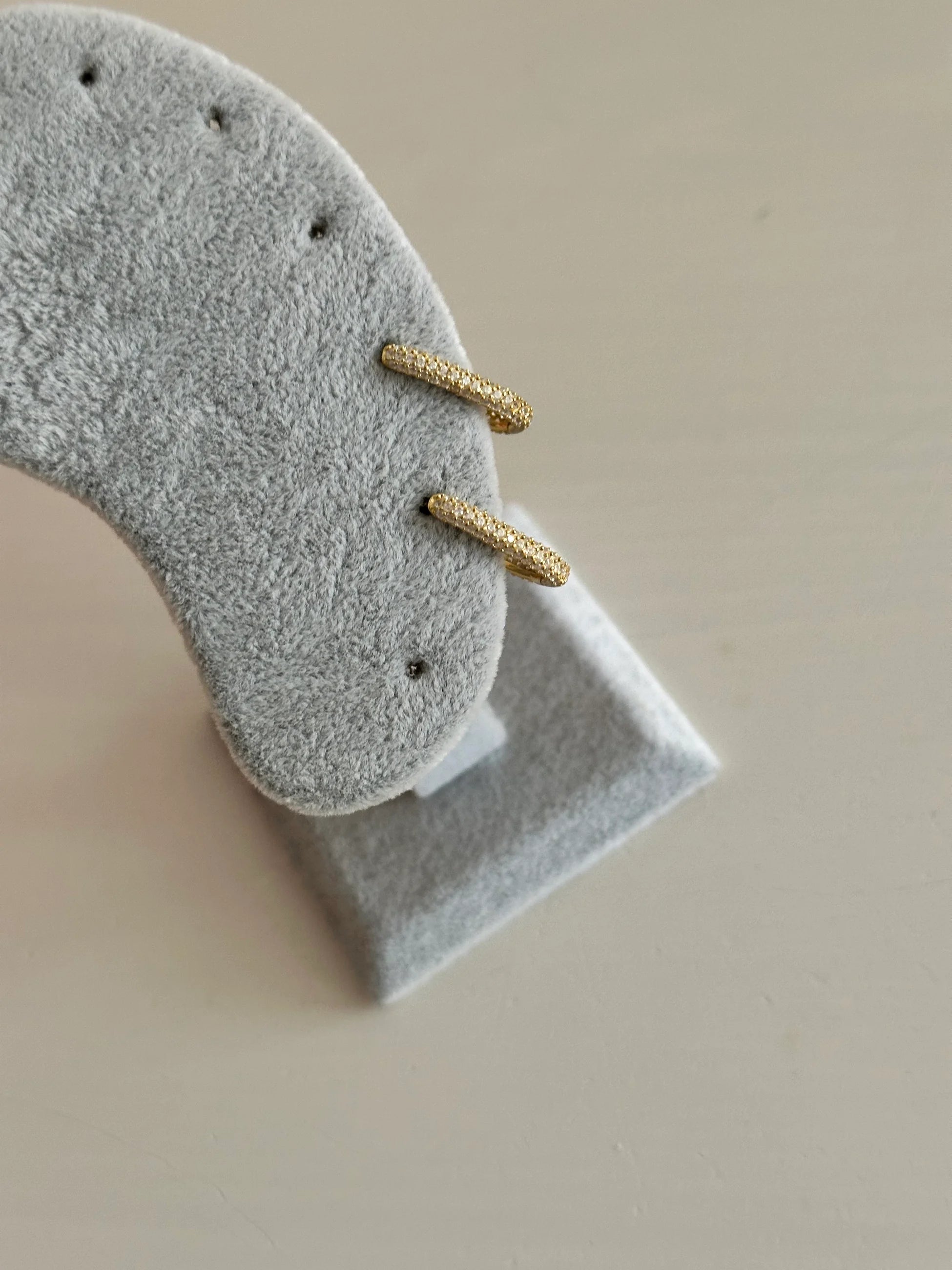 '02' 925 Ayar Gümüş Dik Taş Kadın Küpe