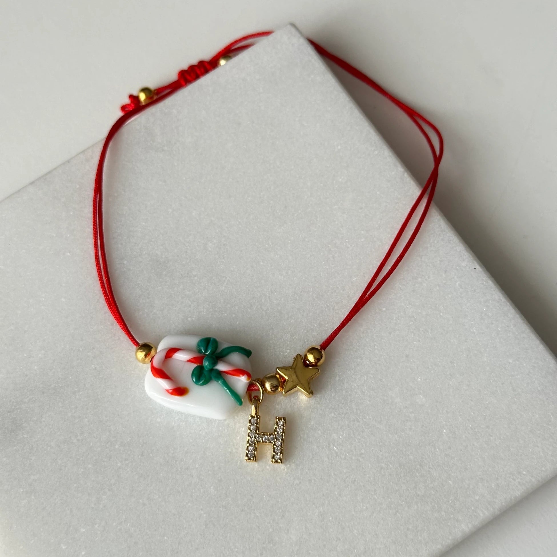 Yılbaşı Baston Şeker Murano Cam Boncuk Kişiye Özel Harf Kadın Şans Bilekliği