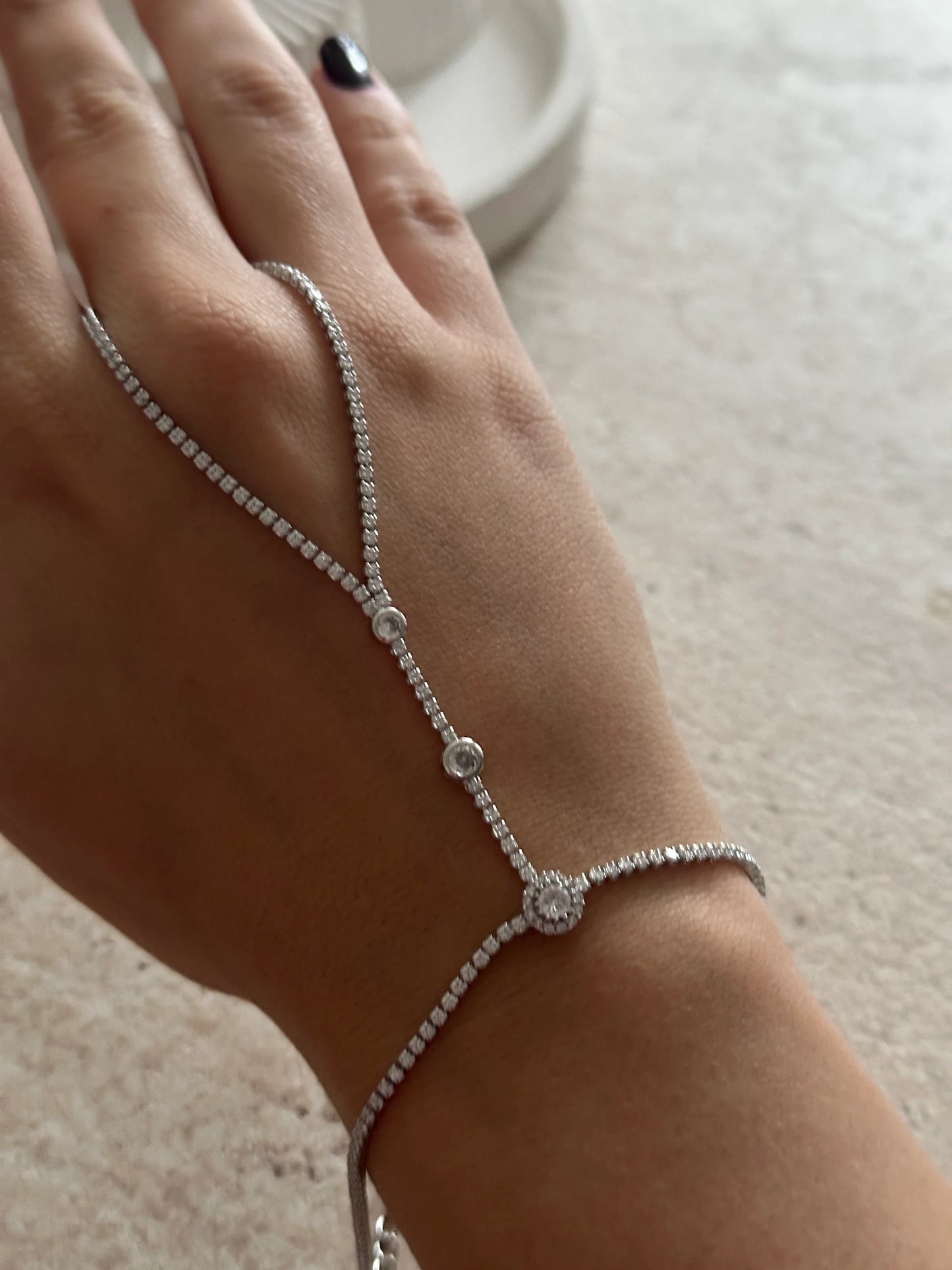 Yuvarlak Taş Su Yolu Kadın Şahmeran