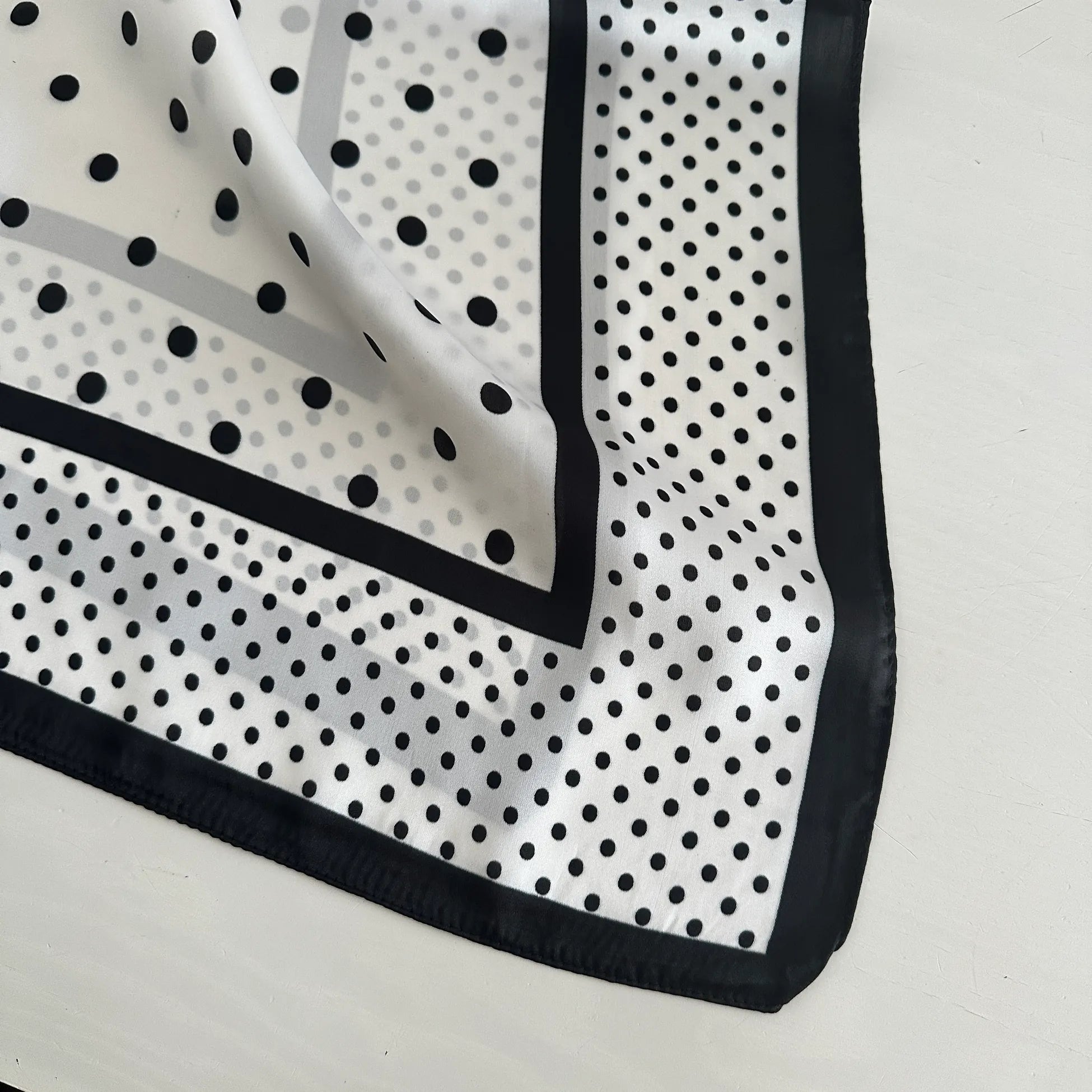 Puantiye Fular (70x70)