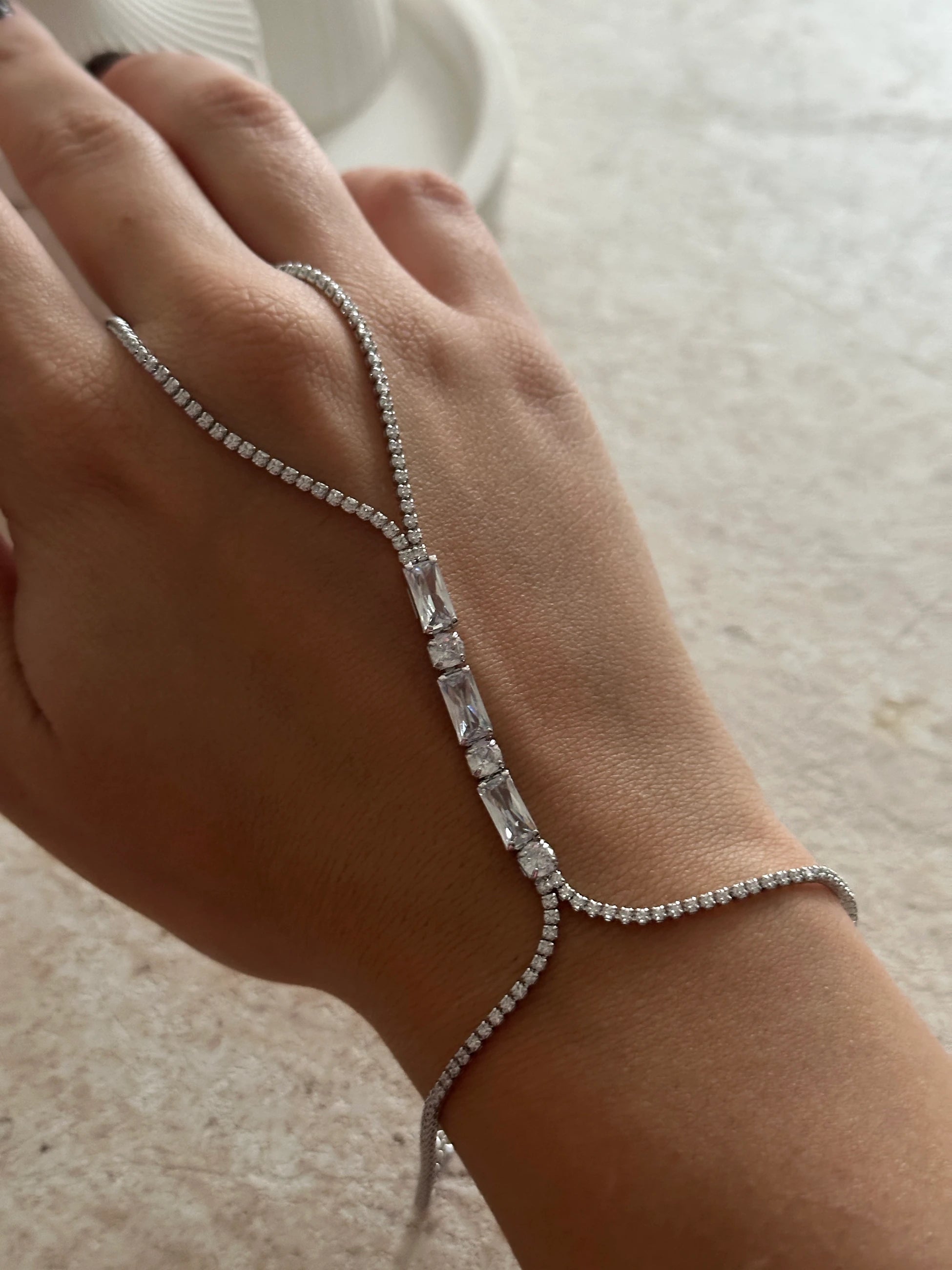 Baget Taş Su Yolu Kadın Şahmeran