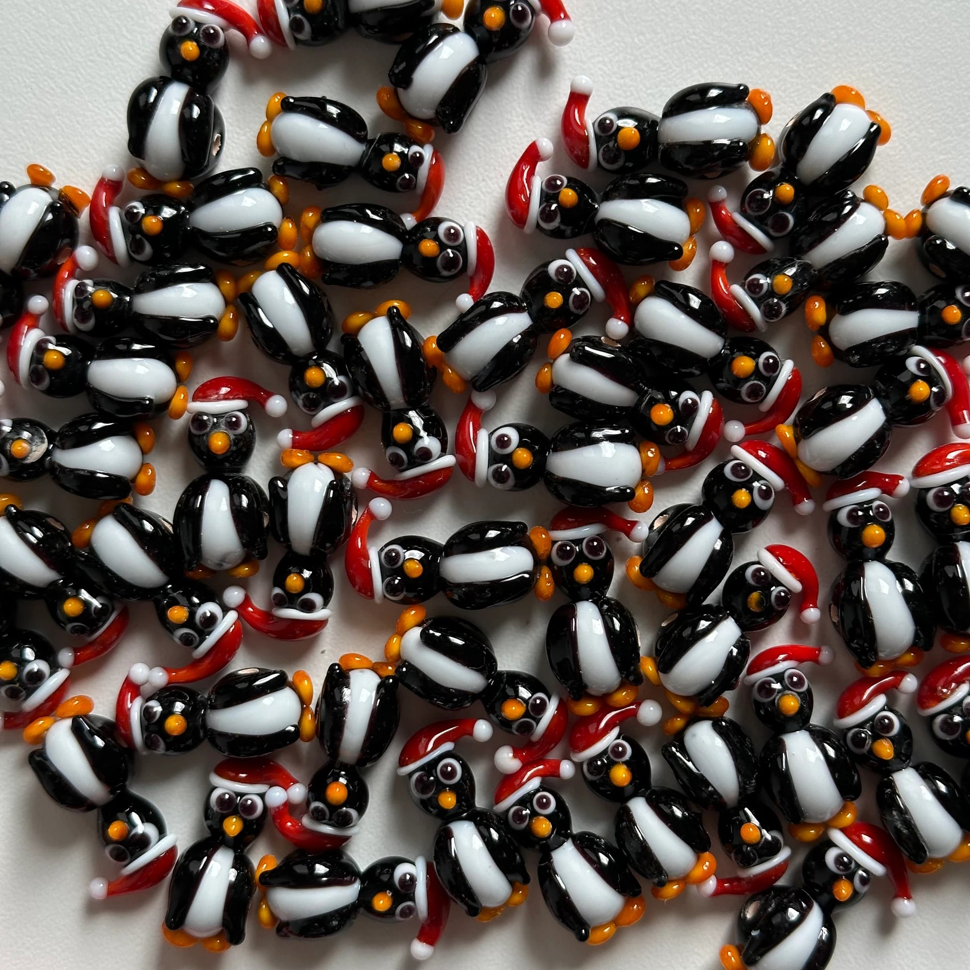 Yılbaşı Penguen Murano Cam Boncuk Kişiye Özel Harf Kadın Şans Bilekliği