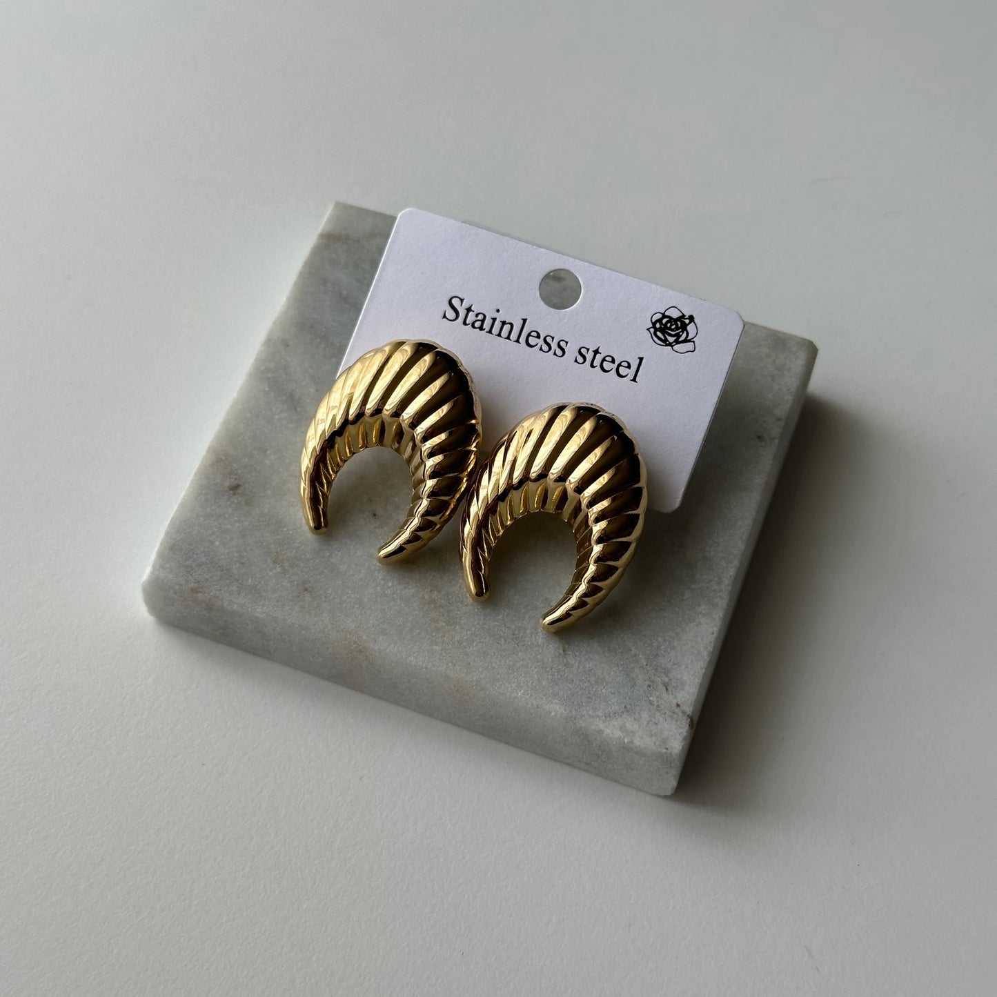 Yarım Ay Çelik Küpe