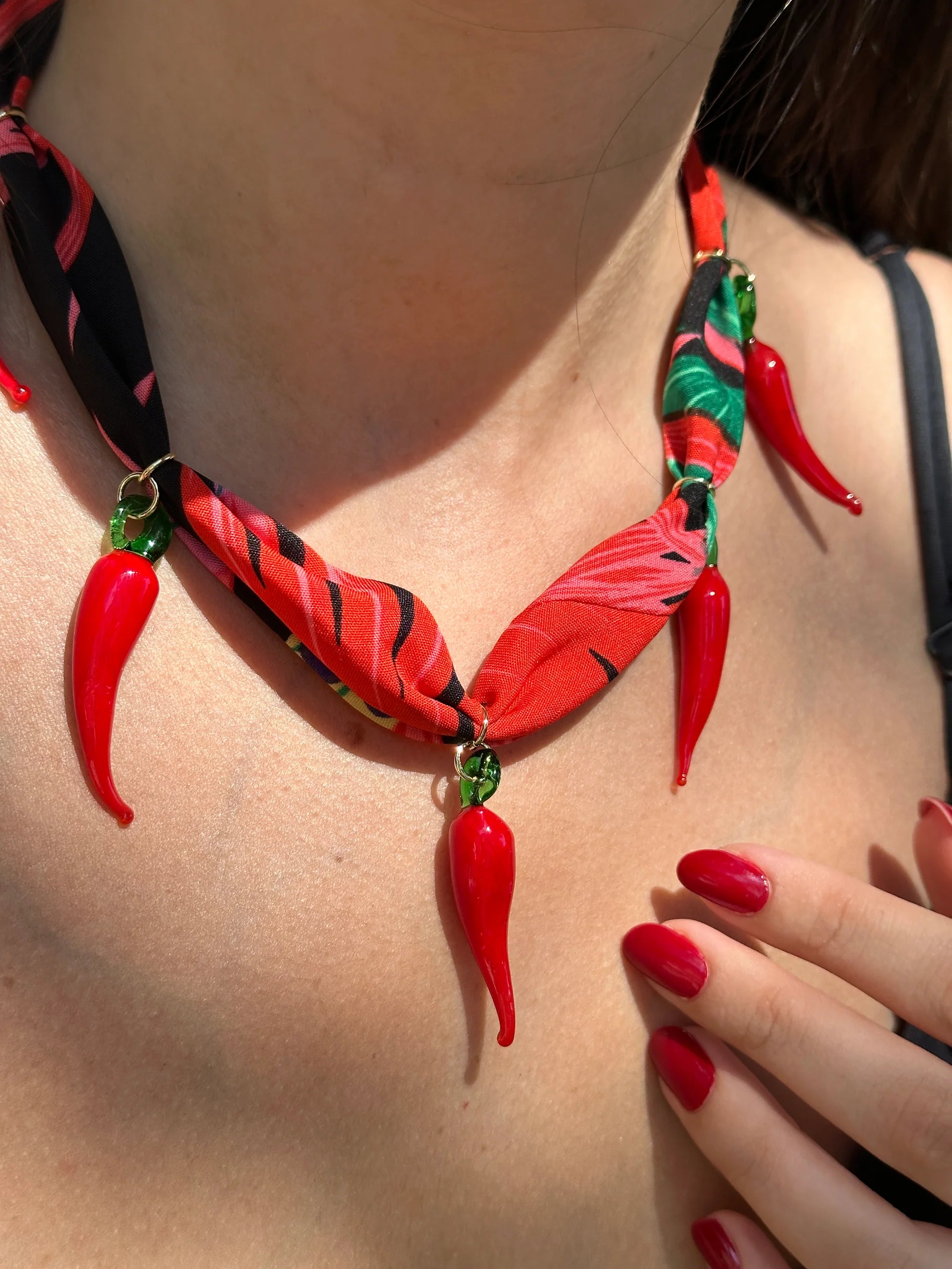 Biber Charm Fular Kolye