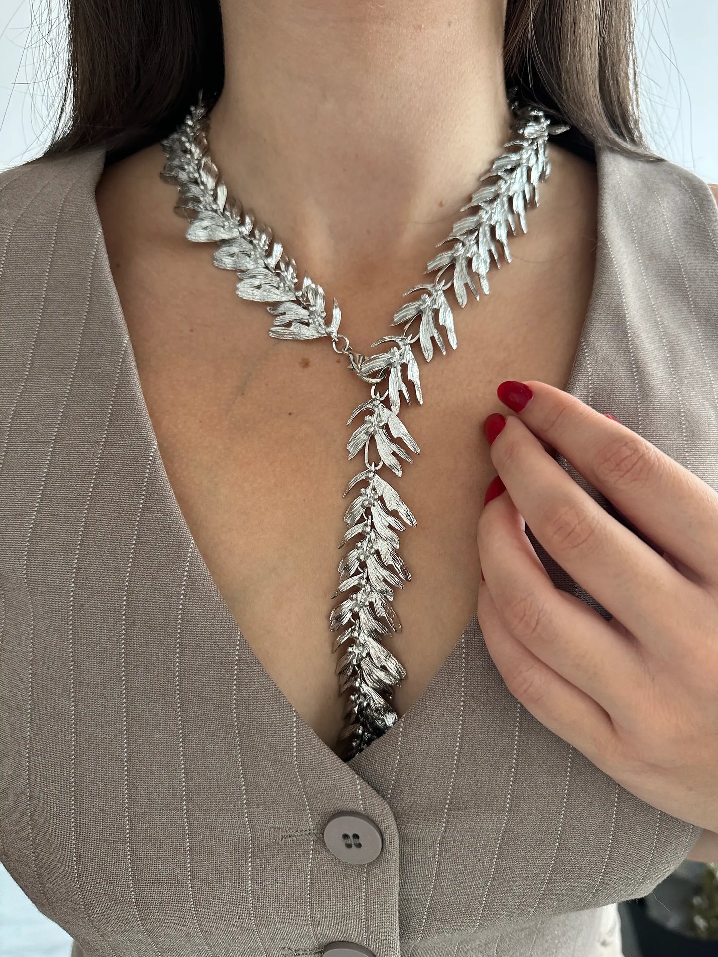 Yaprak Pul Dekolte Y Kadın Kolye