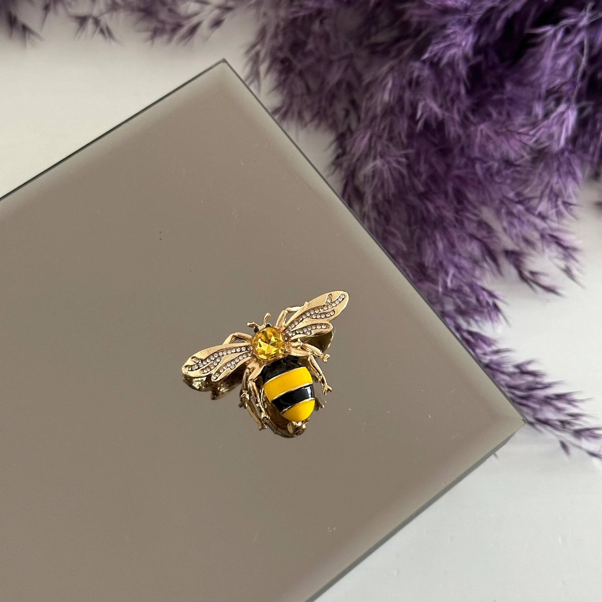 Sarı Taş Arı Broş