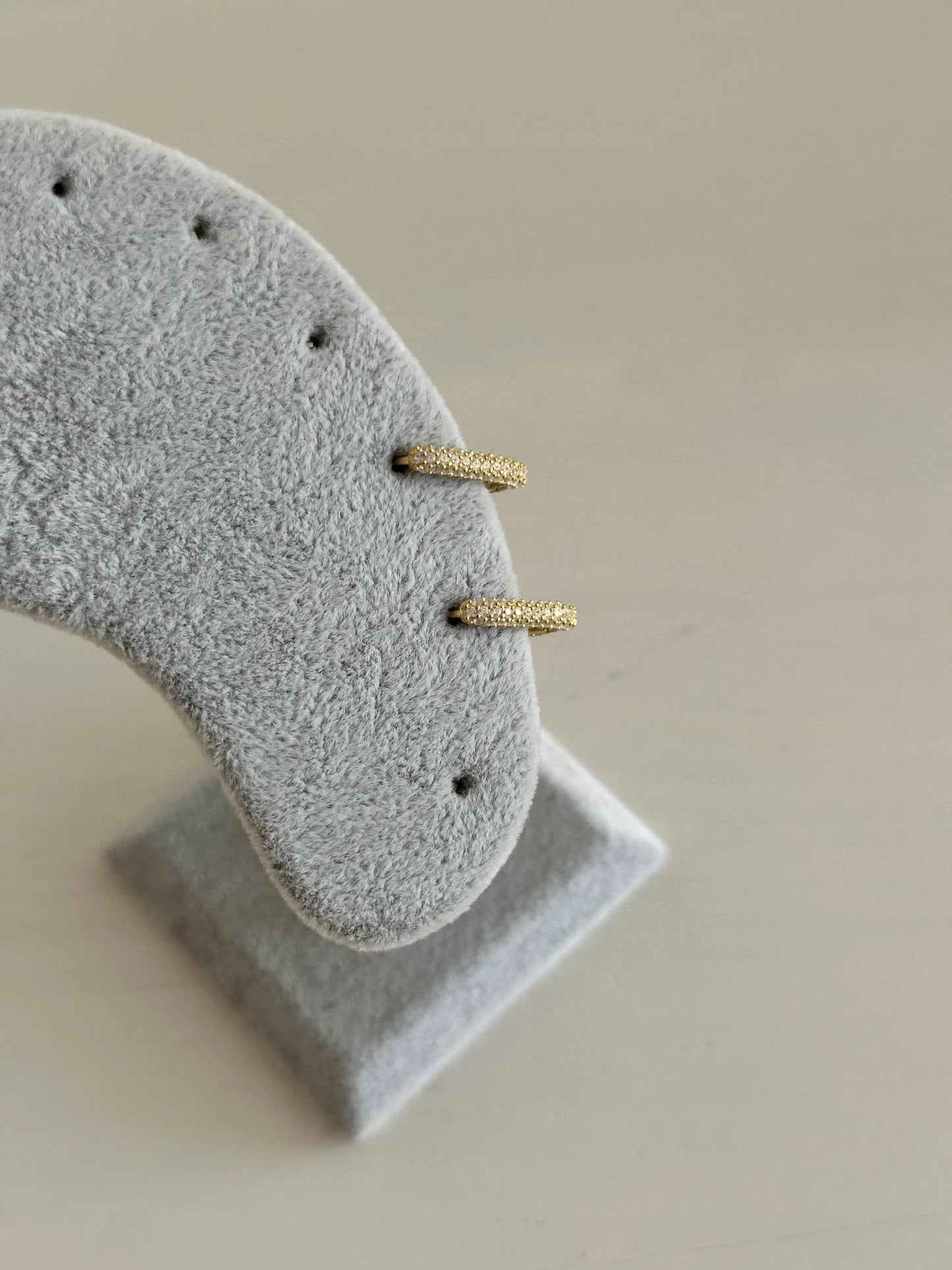 01' 925 Ayar Gümüş Dik Taş Kadın Küpe