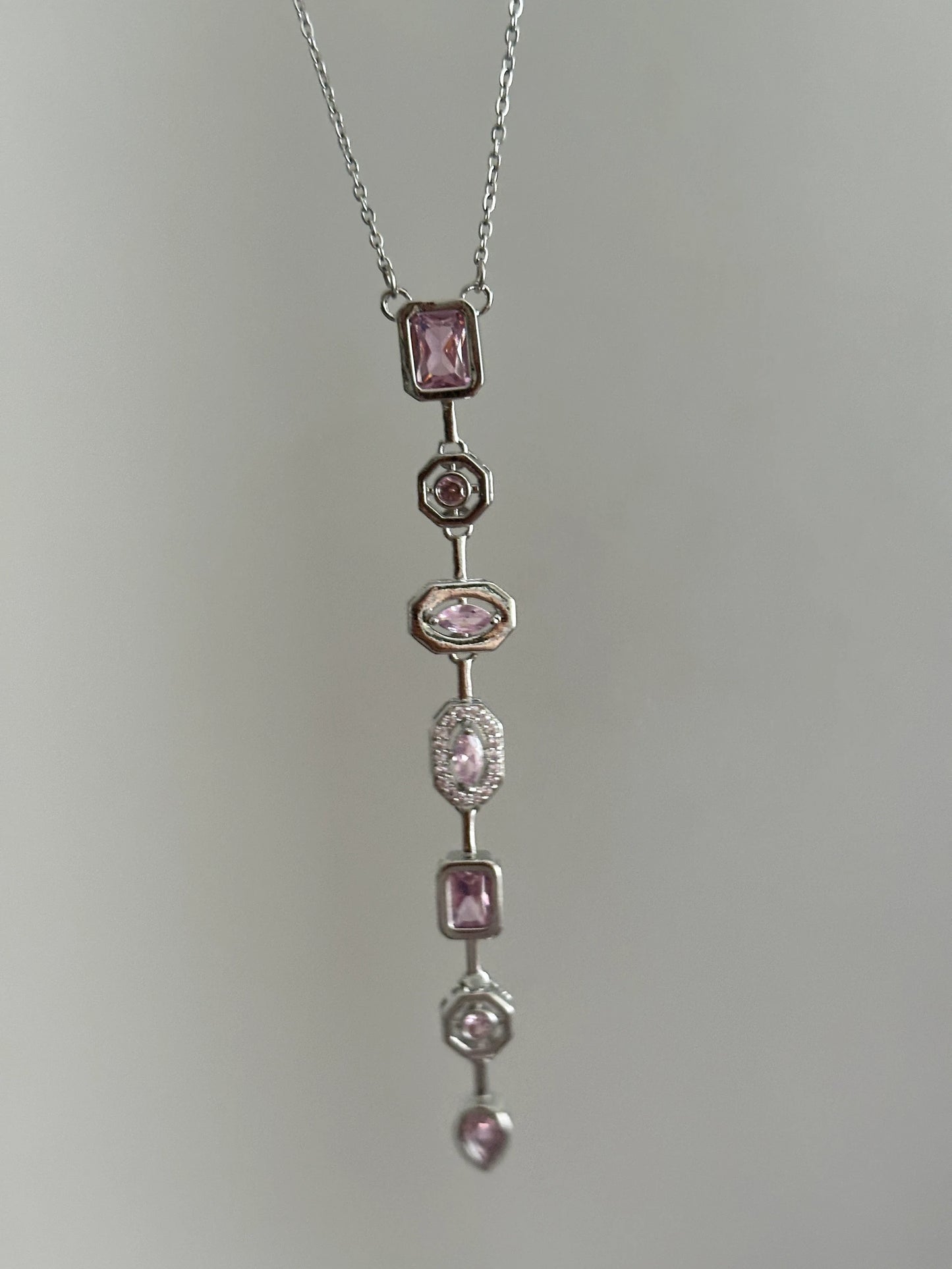 Renktaş Pembe Dekolte Kadın Kolye