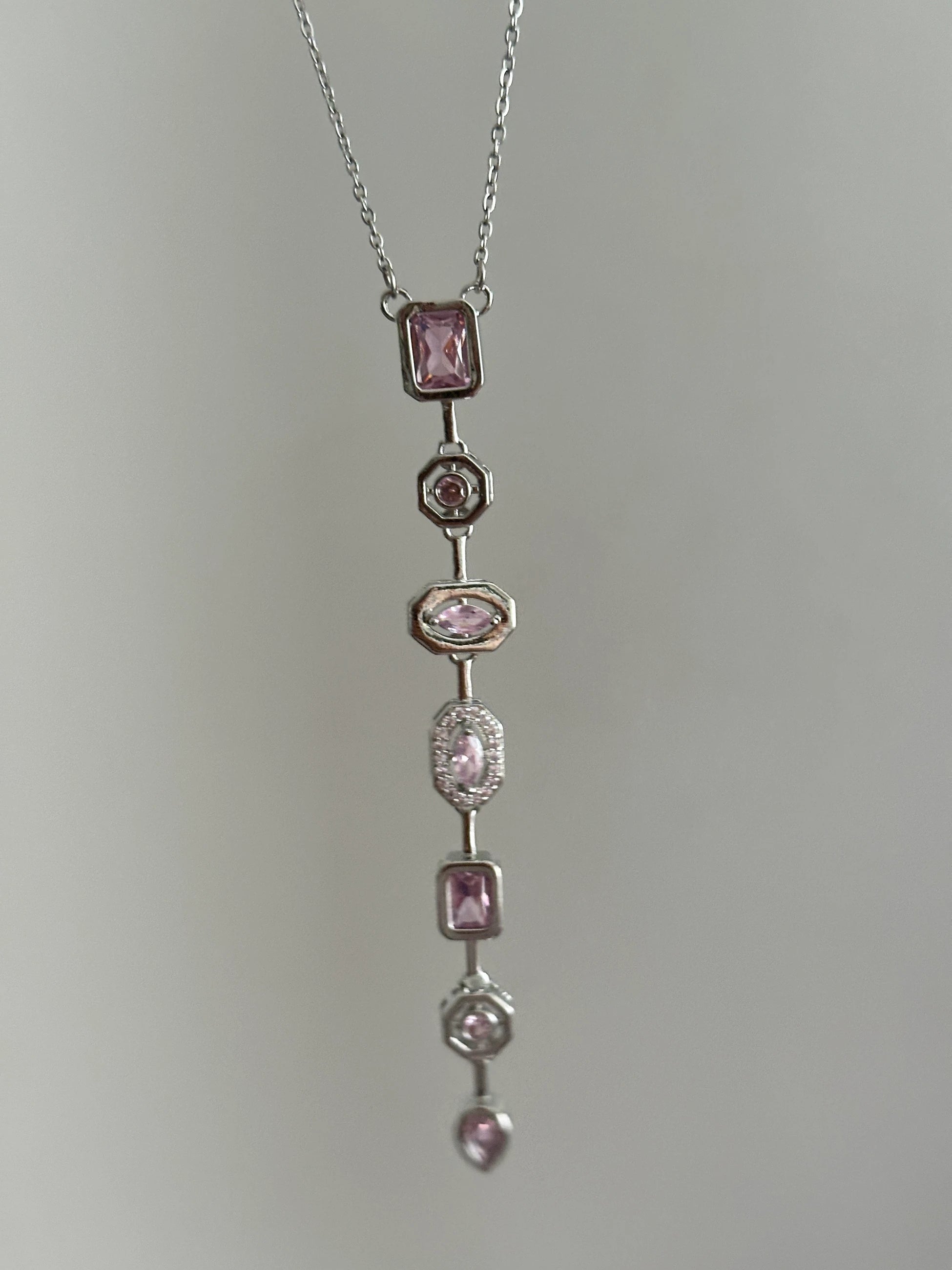 Renktaş Pembe Dekolte Kadın Kolye