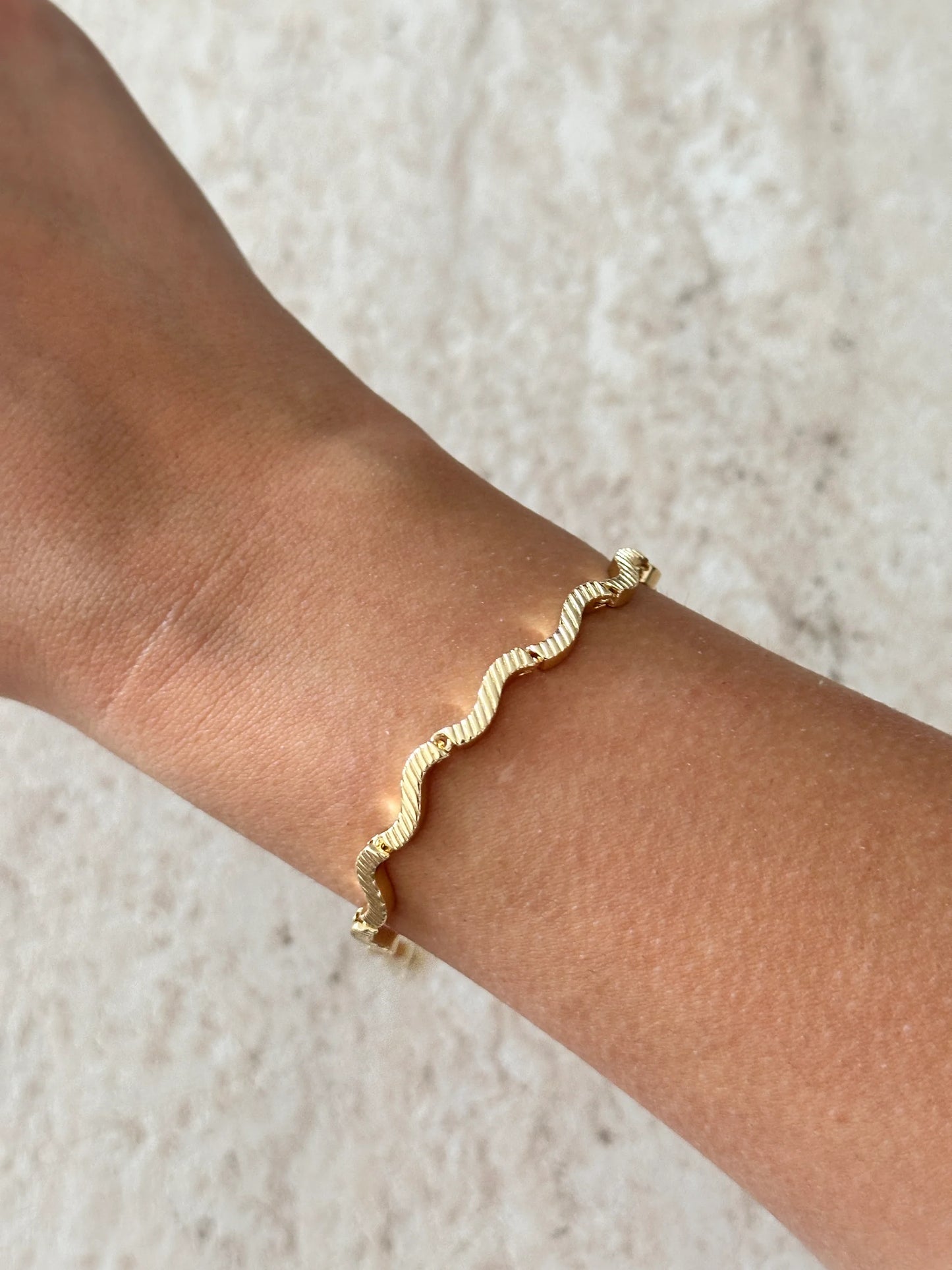 Dalga Çizik Zincir Kadın Altın Kaplama Bileklik