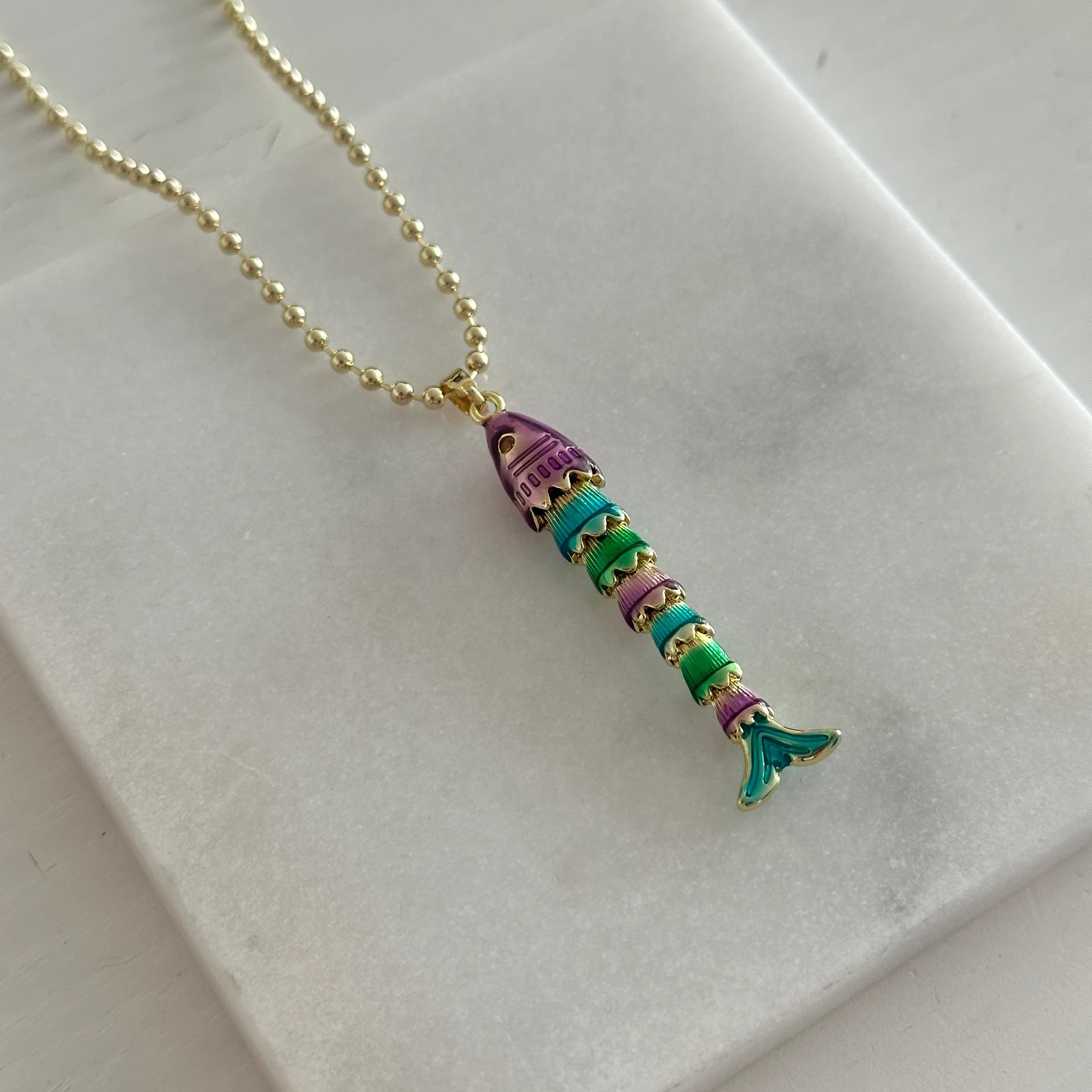 Morlu Turkuaz Hareketli Balık Kadın Kolye