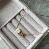 İstiridye Cam Boncuk Küp Harf Kolye