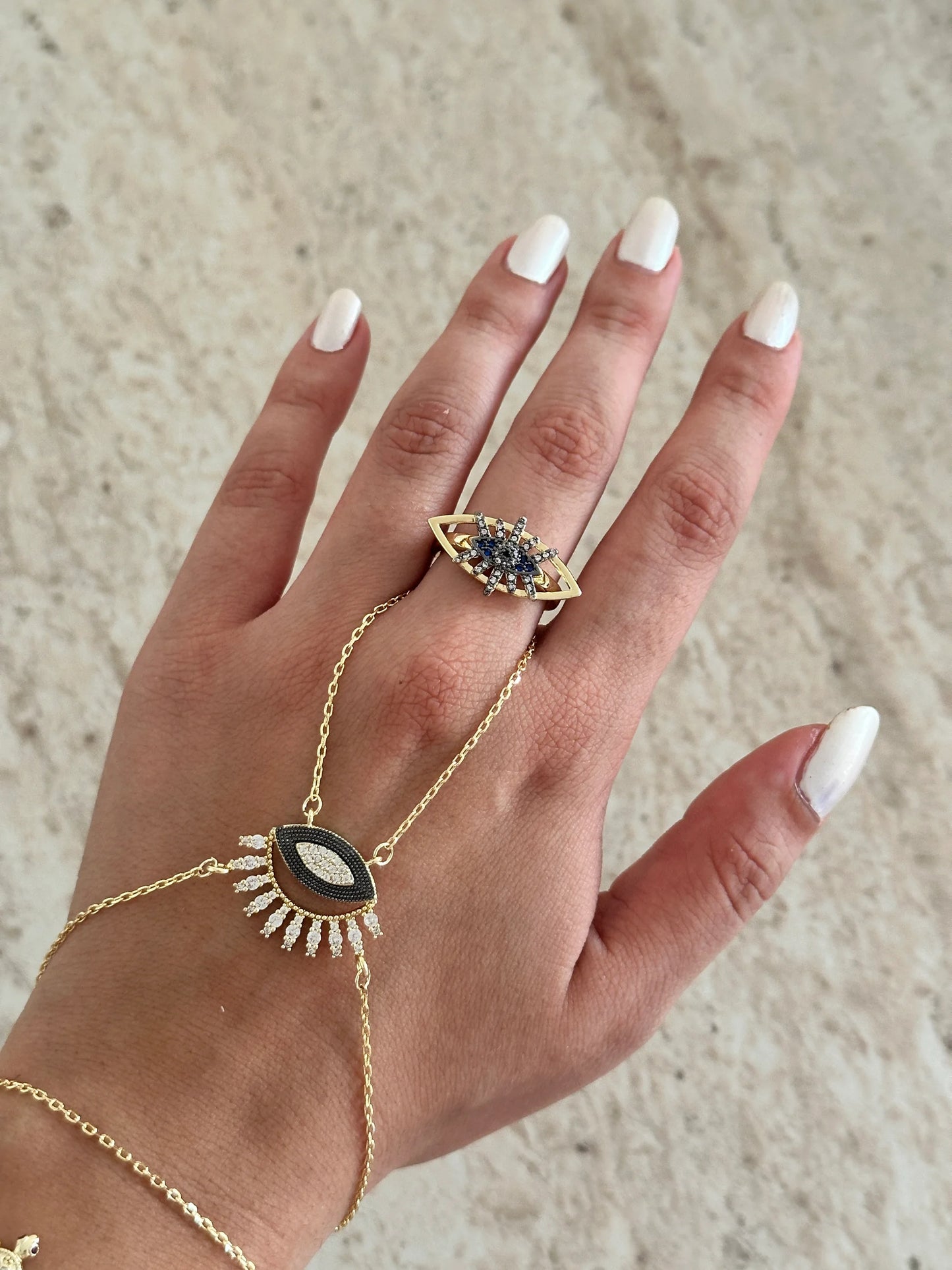 Siyah Taş Göz Kadın Şahmeran