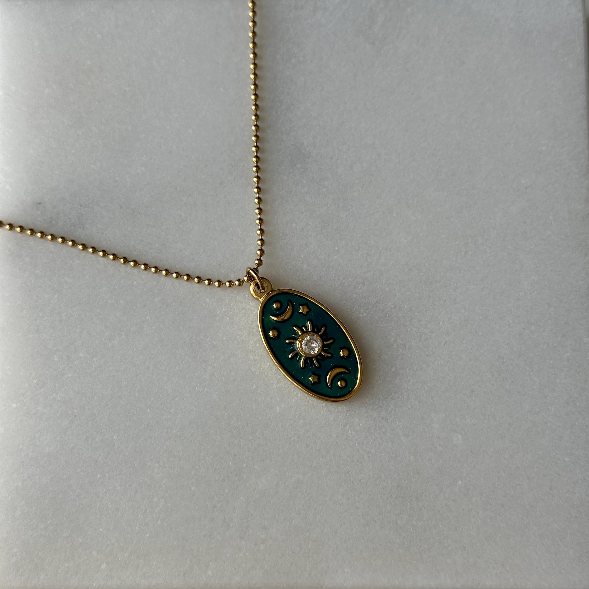 Güneş Taş Yeşil Çelik Kadın Kolye