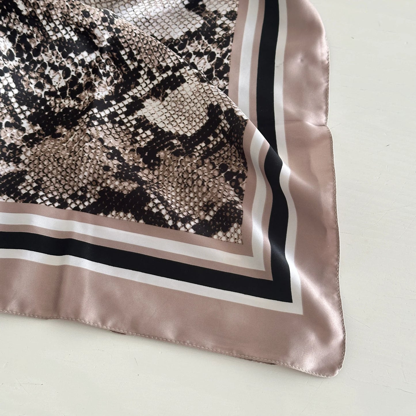 Yılan Deri Fular (70x70)