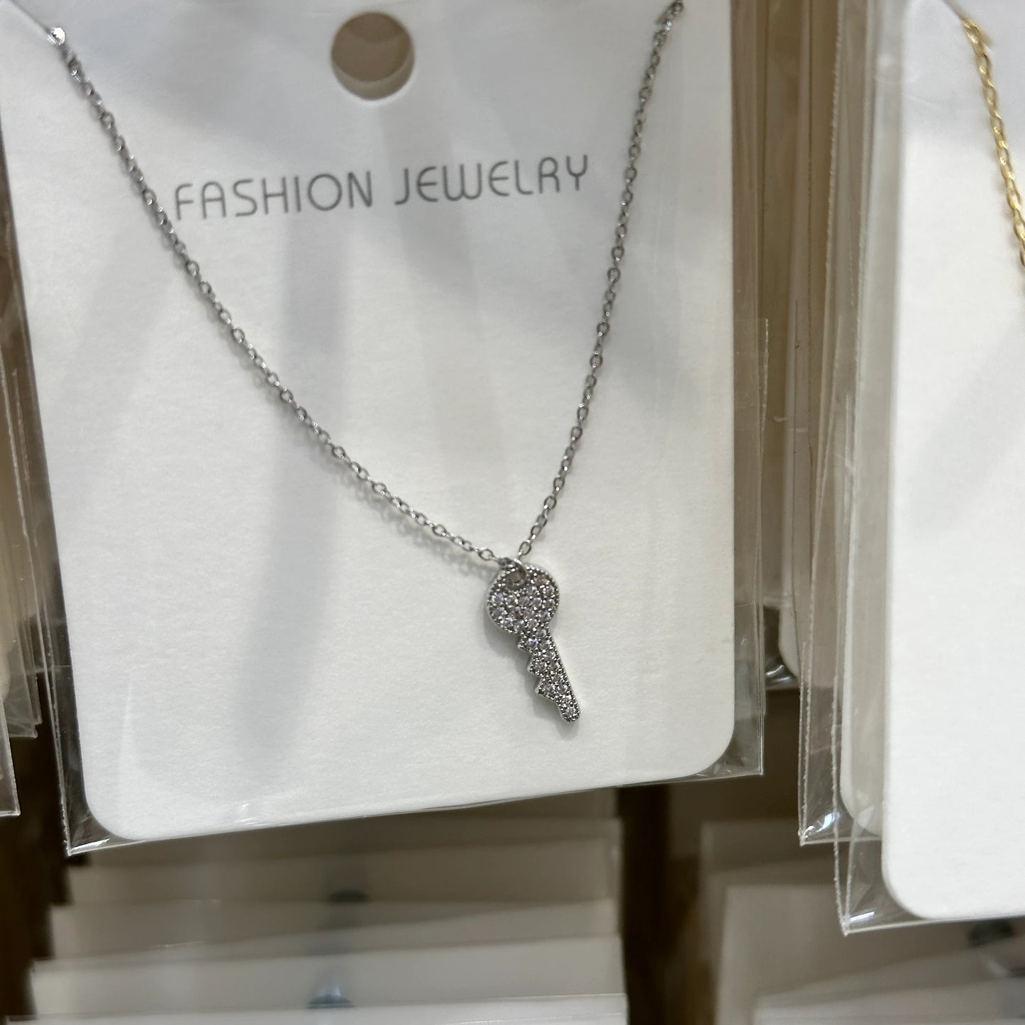 Minimal Anahtar Kuyumcu İşçiliği Kadın Kolye