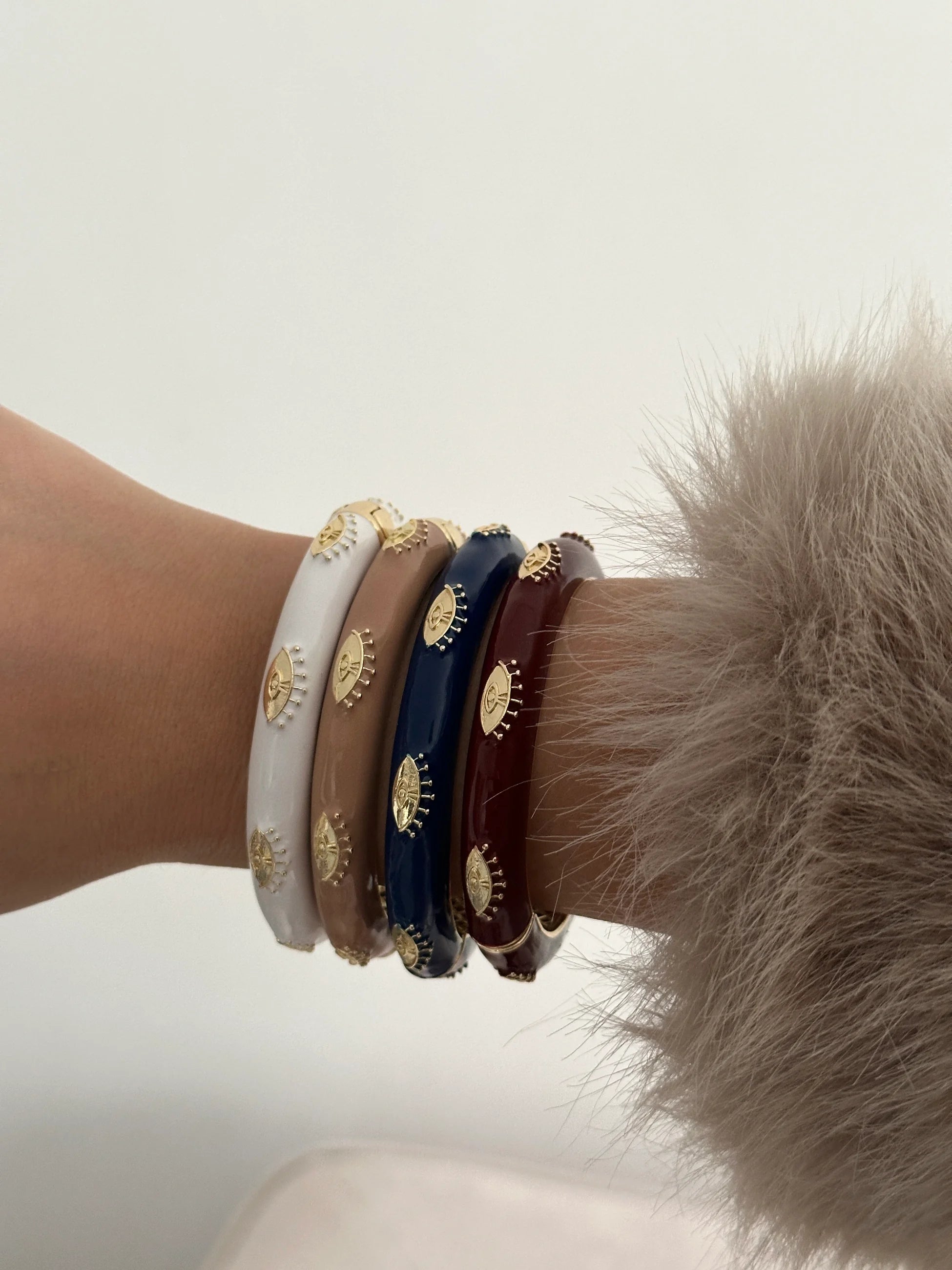 Göz Renkli Altın Kaplama Kelepçe Kadın Bilezik