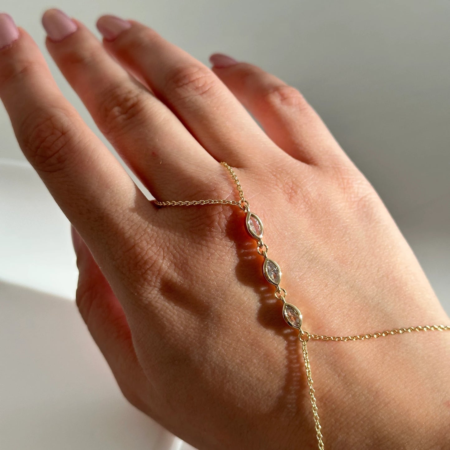 Badem Taş Kadın Şahmeran