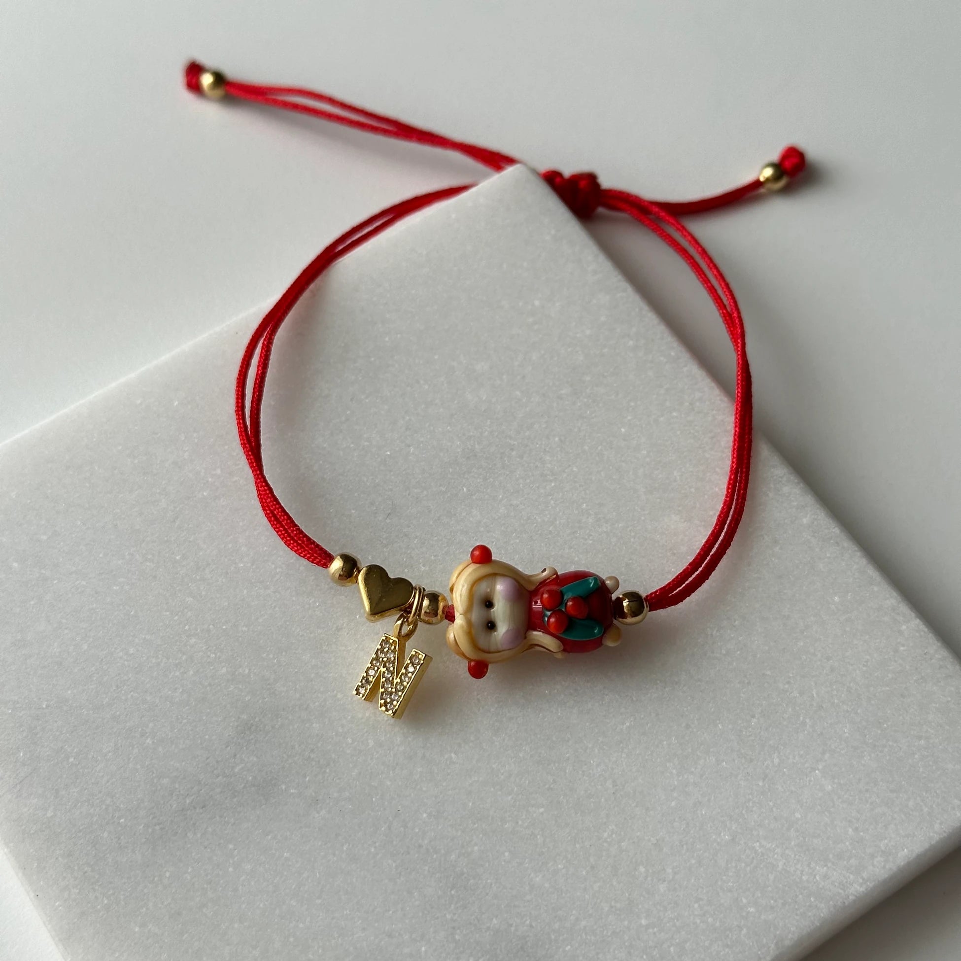 Yılbaşı Bebeği Murano Cam Boncuk Kişiye Özel Harf Kadın Şans Bilekliği