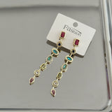 Renktaş Sarkıntılı Tasarım Kadın Küpe