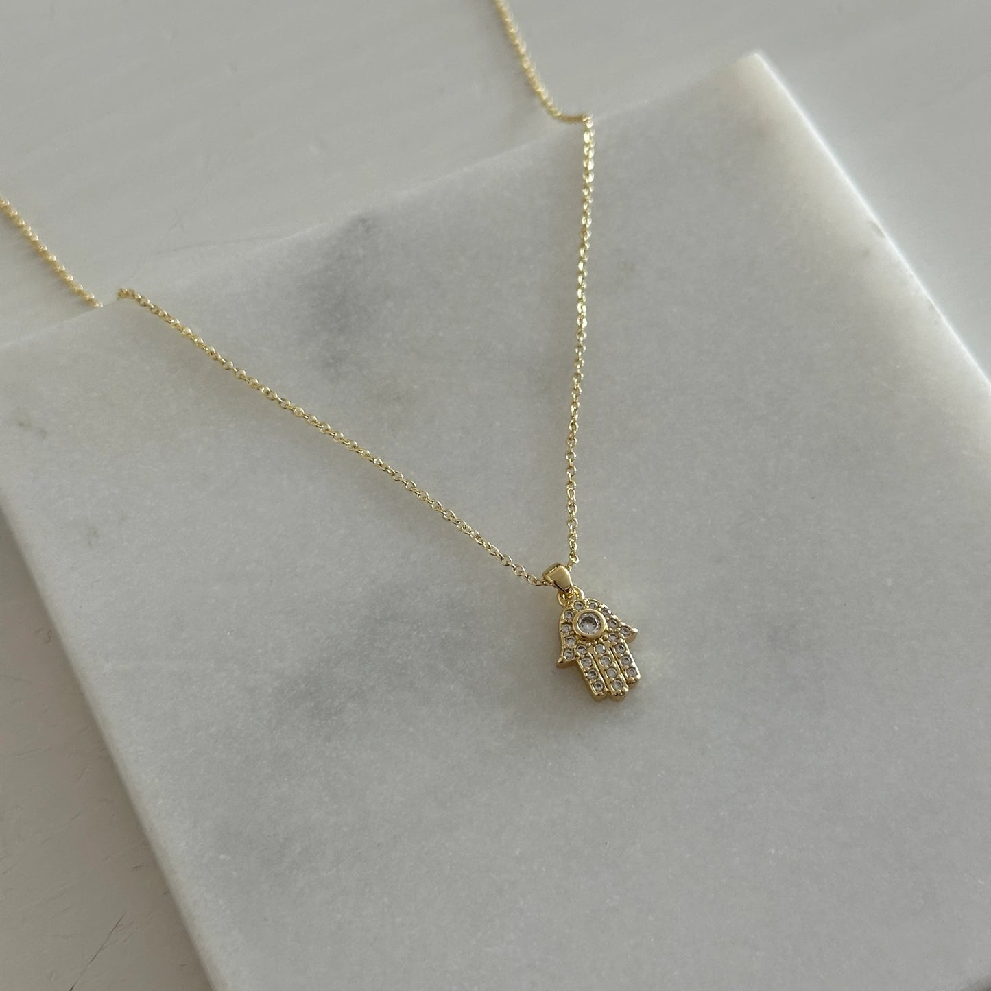 Beyaz Taş Fatma Ana Eli Kuyumcu İşçiliği Kadın Kolye