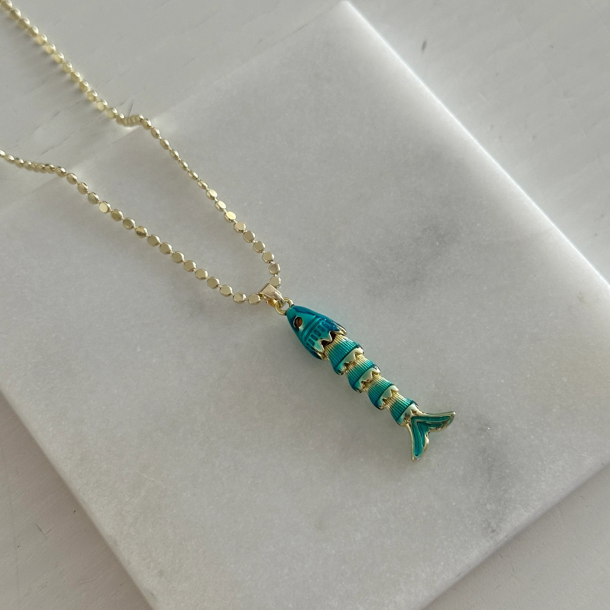 Mavili Hareketli Balık Kadın Kolye