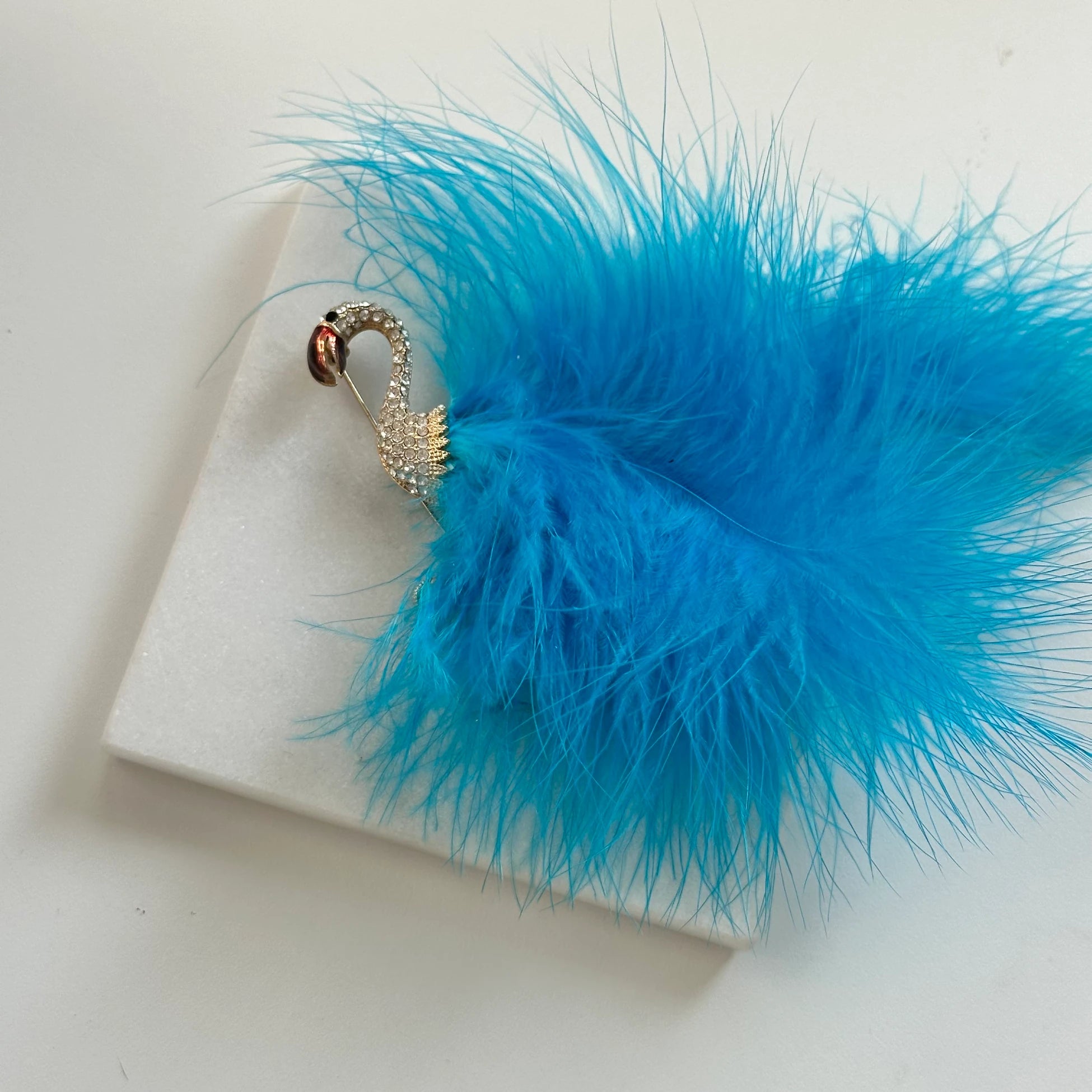 Tüylü Flamingo Broş