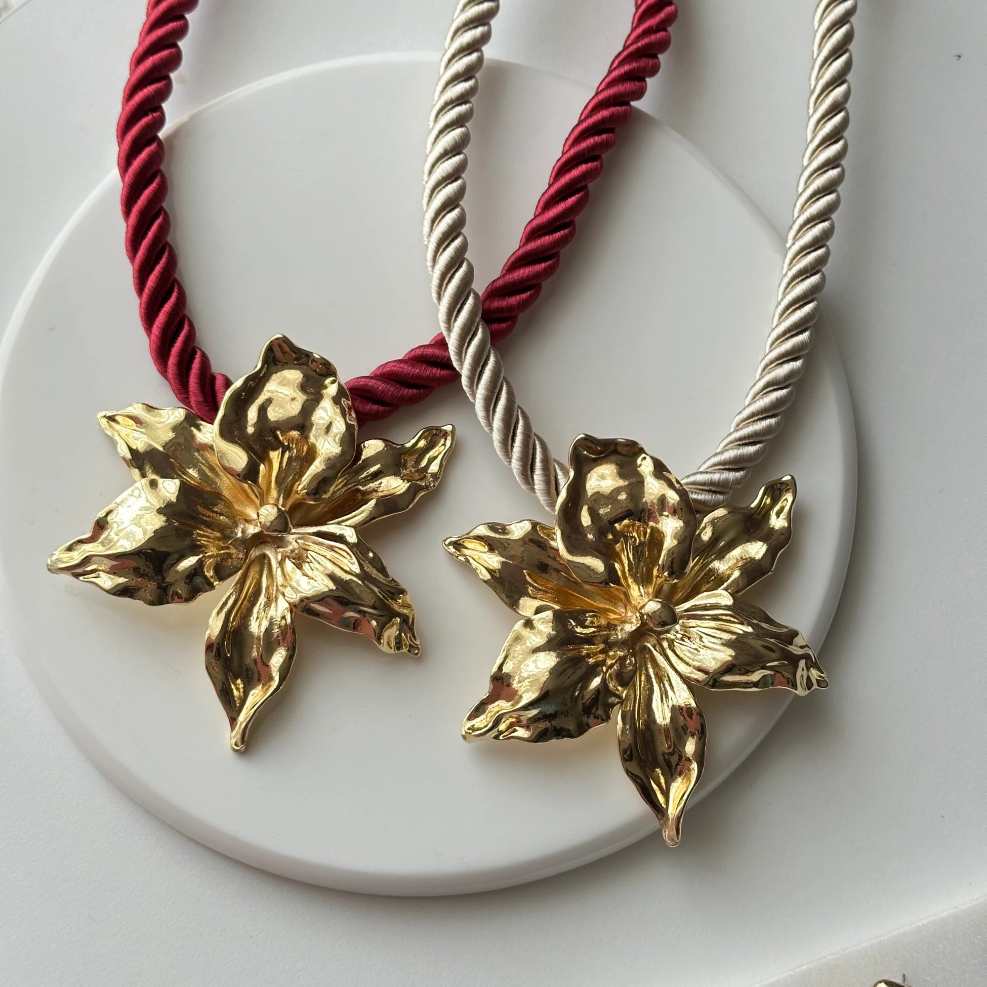 Hibiscus Halat İp Kolye