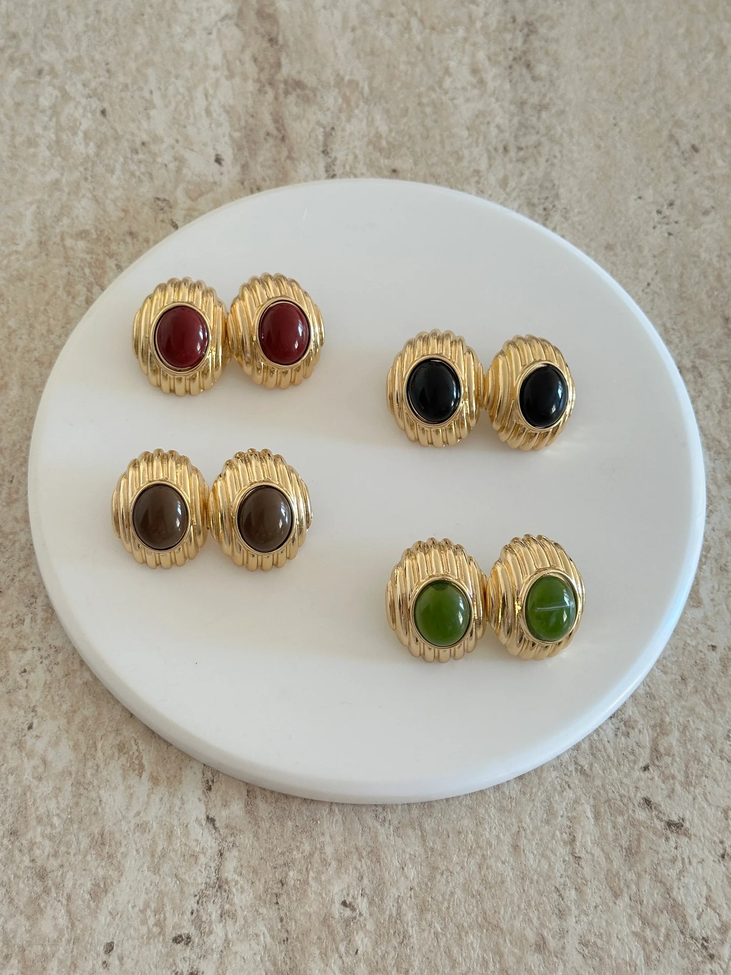 Bombe Yuvarlak Taş Renkli Kadın Küpe