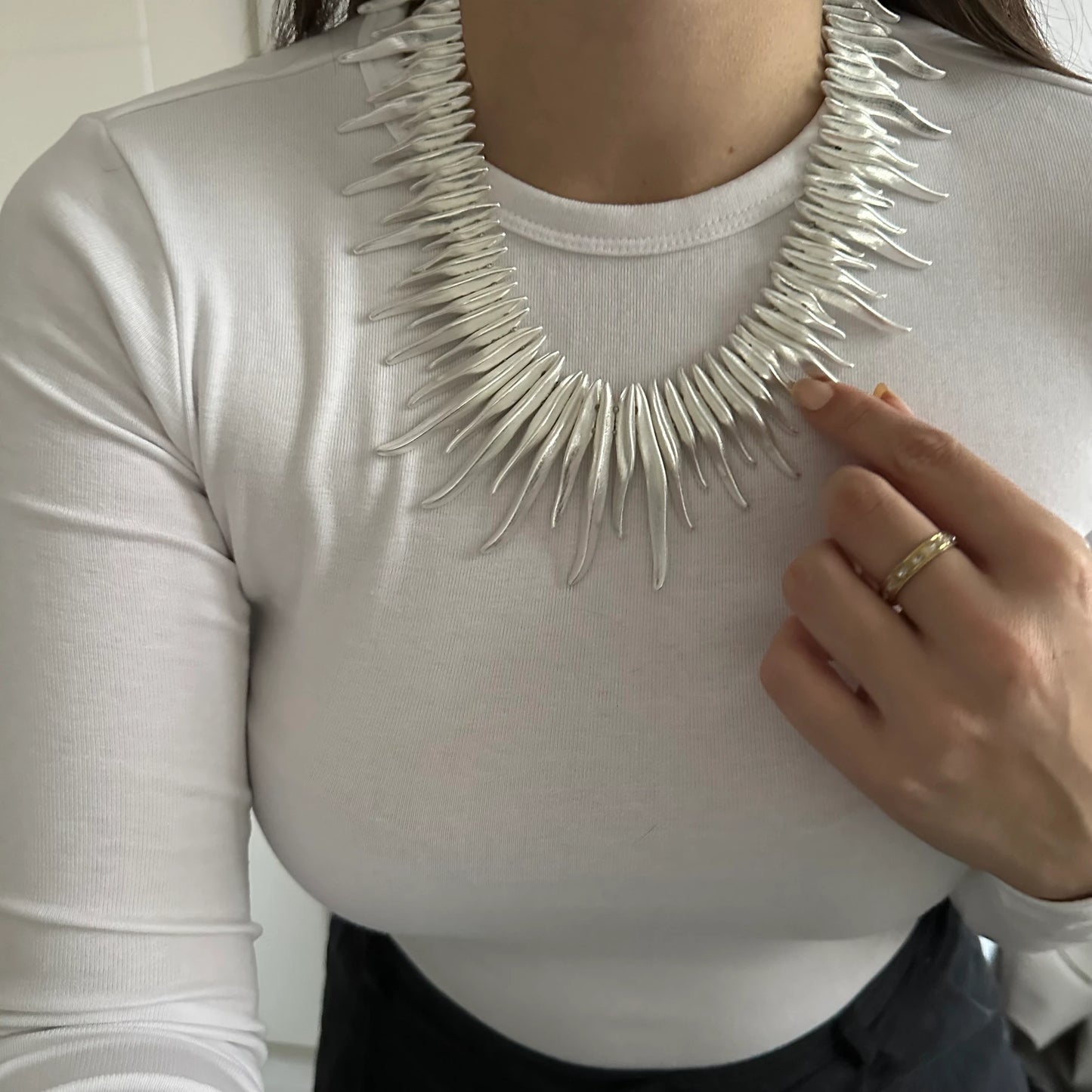 Gümüş Şeritli Kolye