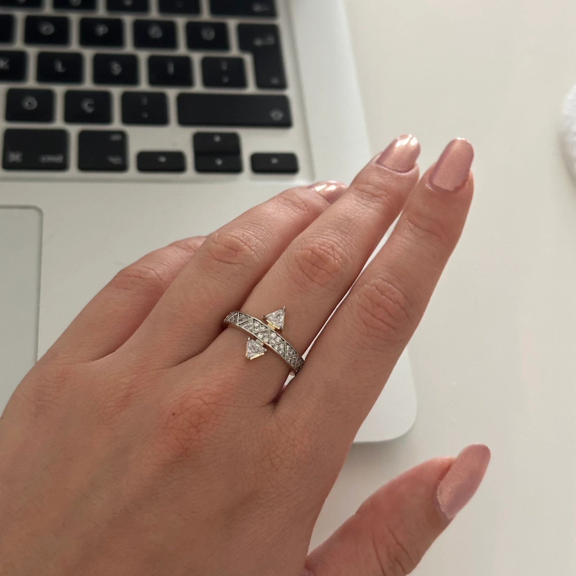 Üçgen Tasarım Zirkon Yüzük