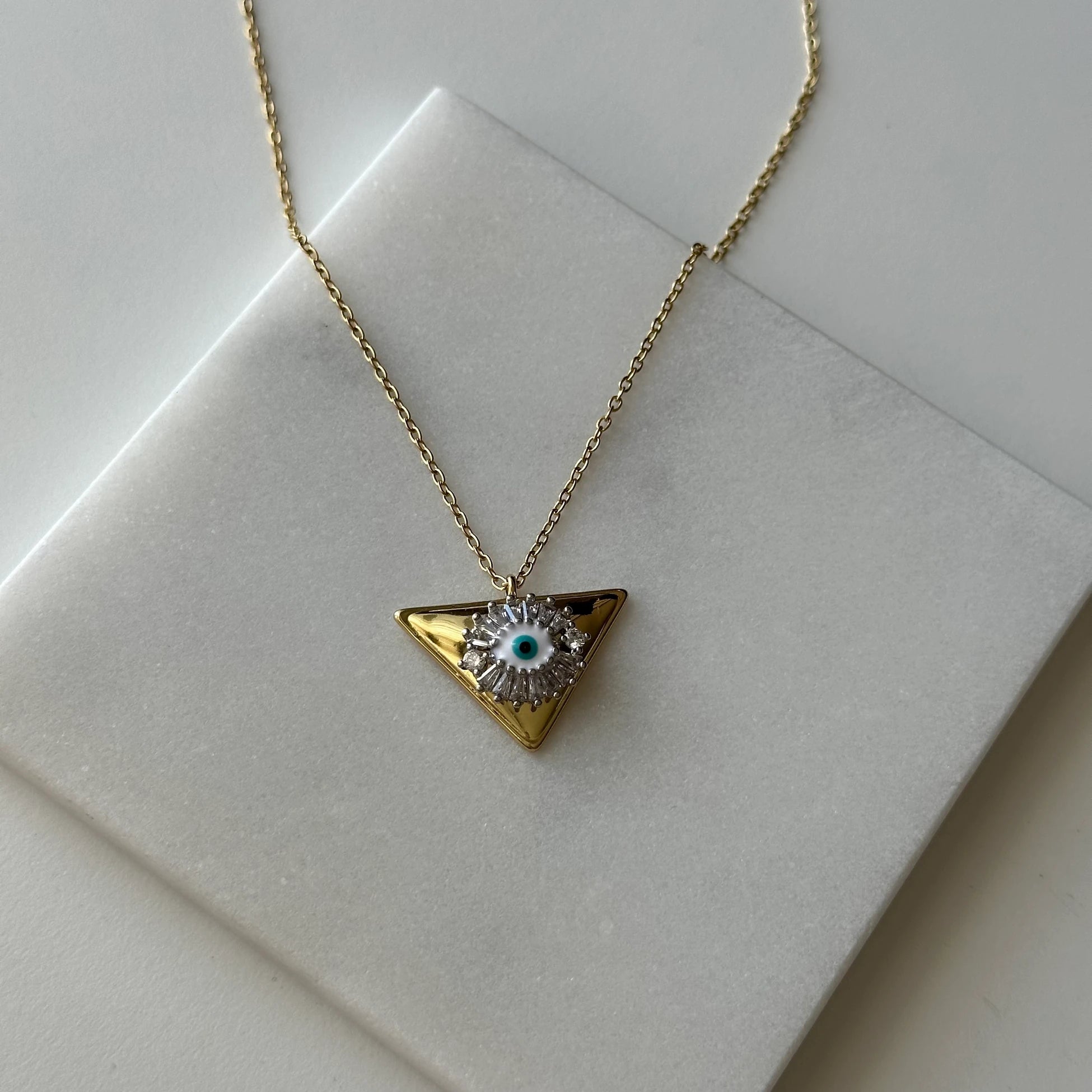 Üçgen Göz Çelik Kolye