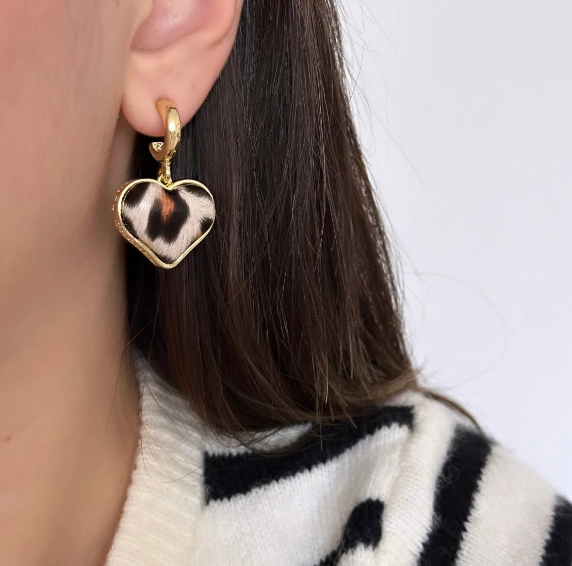 Leopar Kalp Marka Açık Renk Küpe