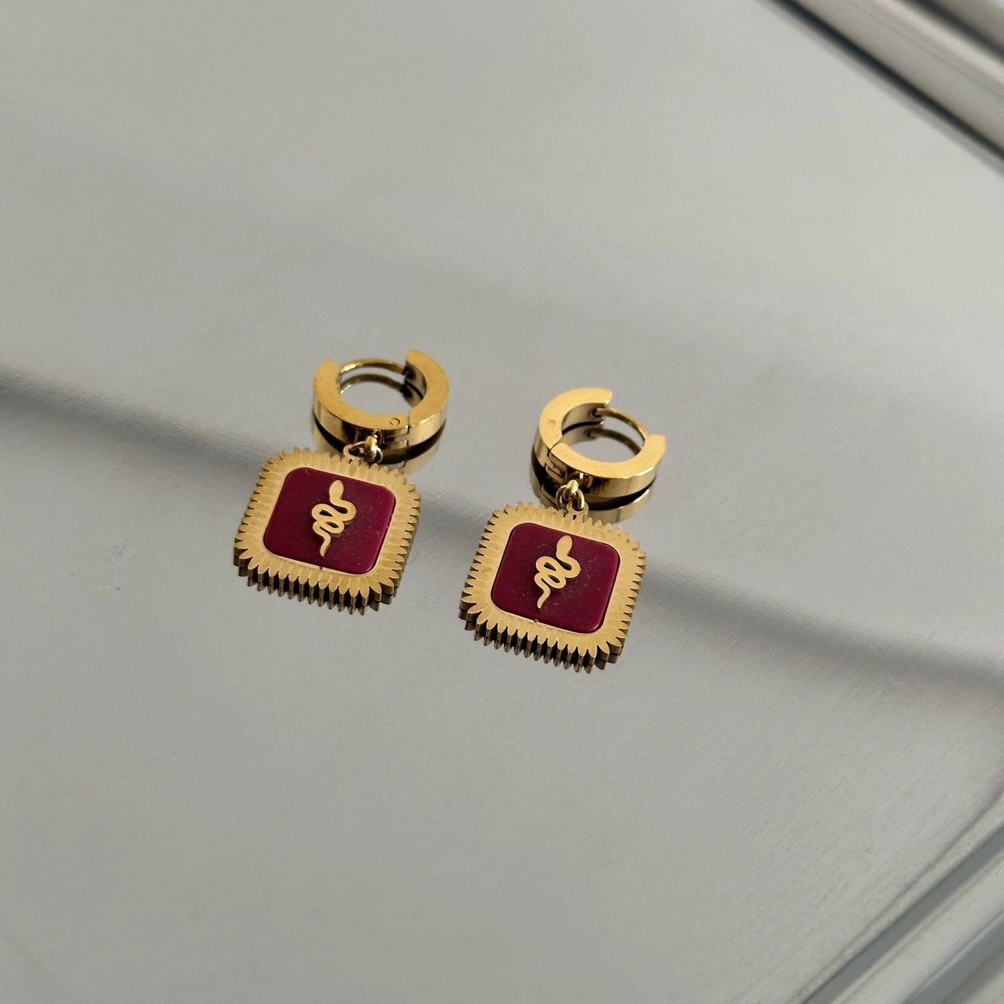 Yılan Bordo Çelik Kadın Küpe