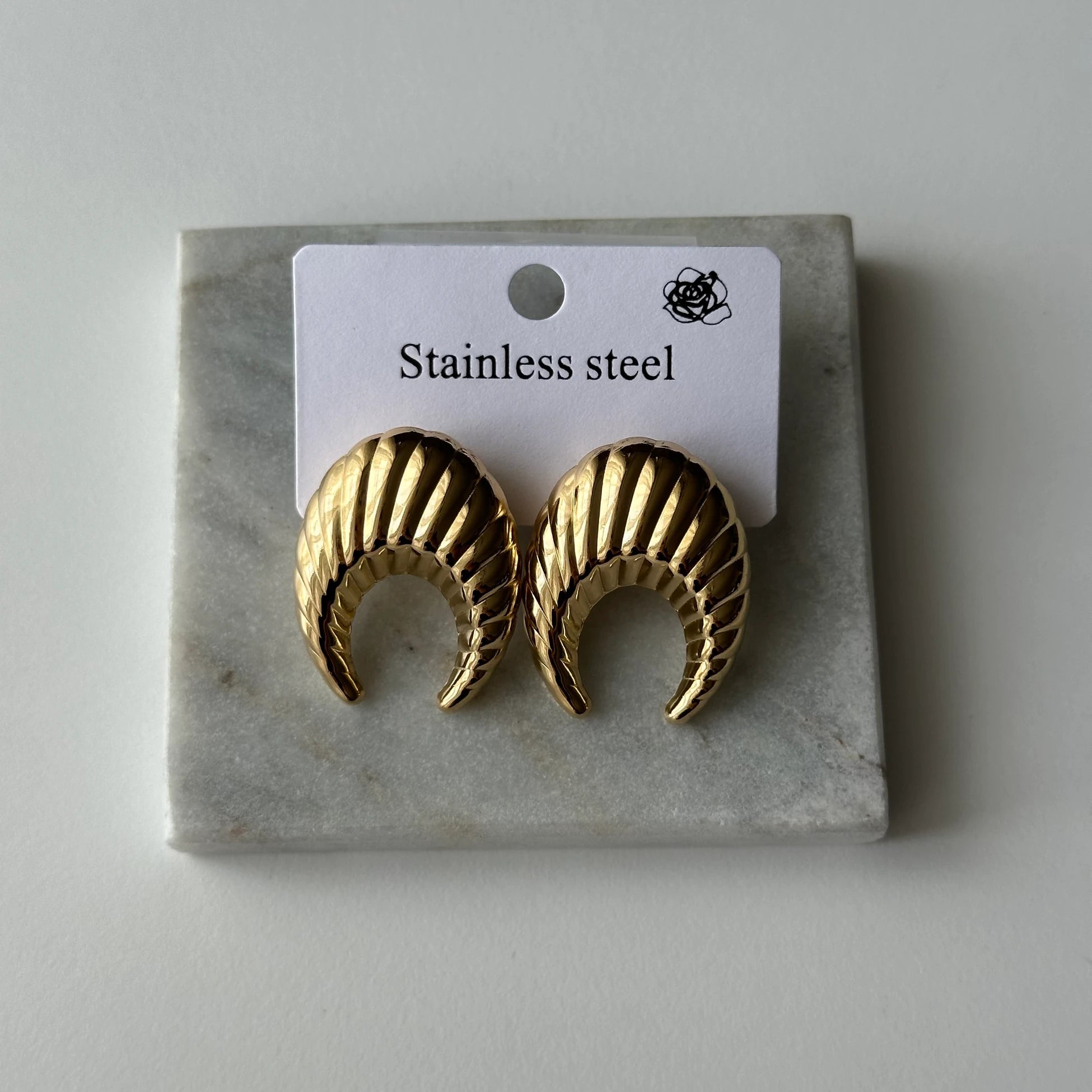 Yarım Ay Çelik Küpe