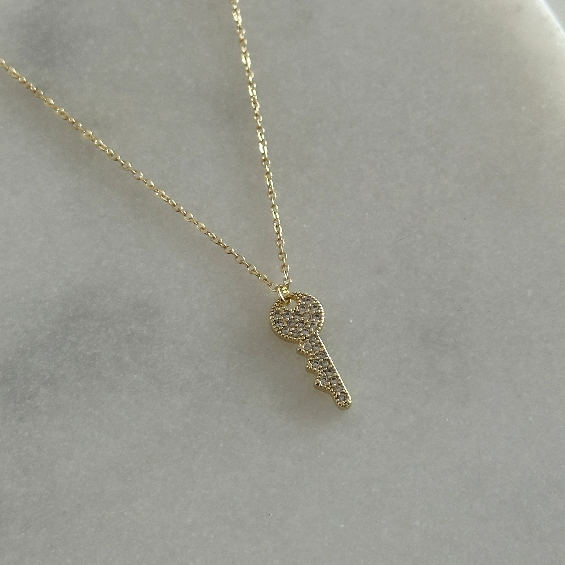 Minimal Anahtar Kuyumcu İşçiliği Kadın Kolye