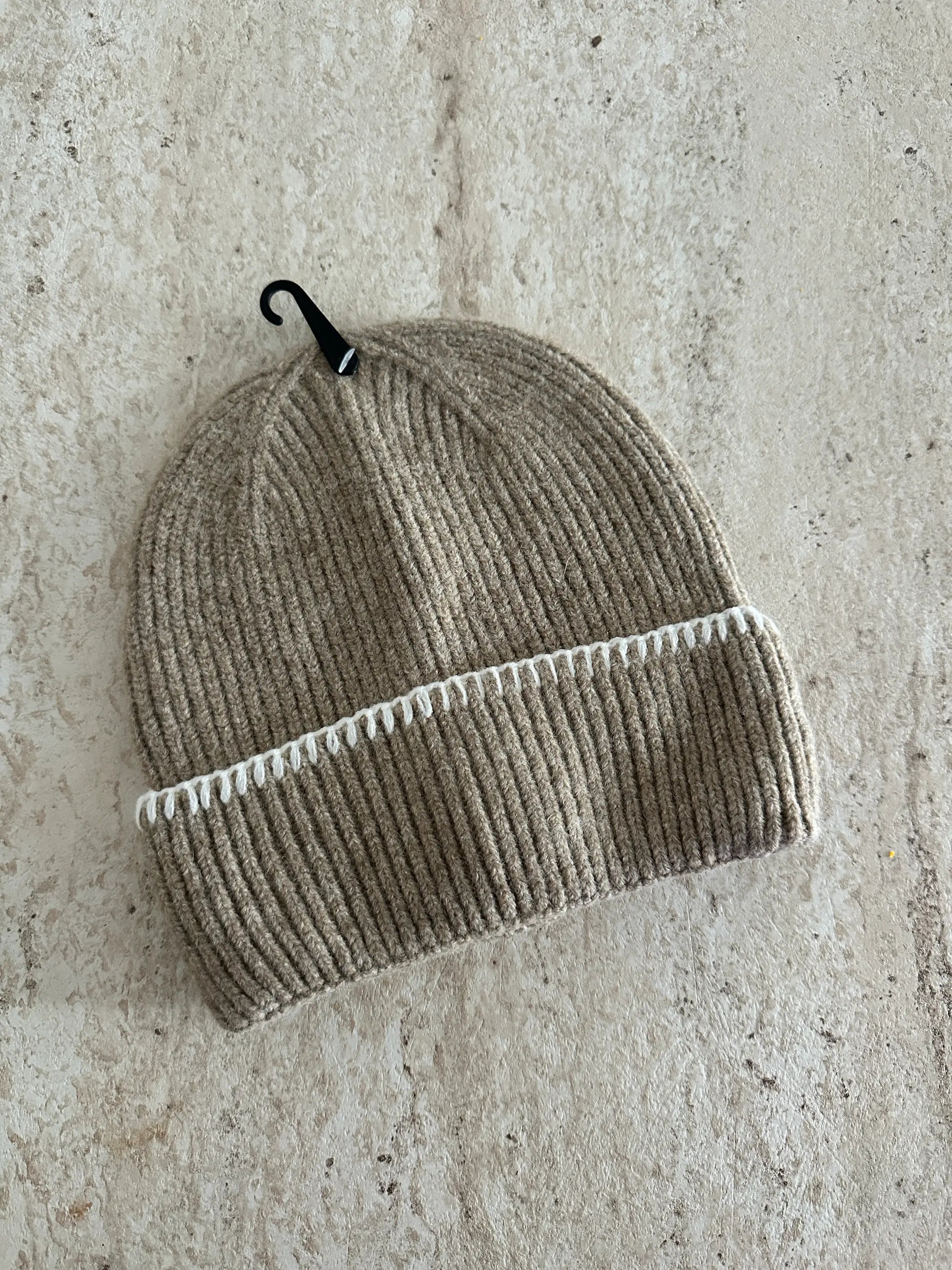 Kenar Sarma Dikişli Kadın Bere