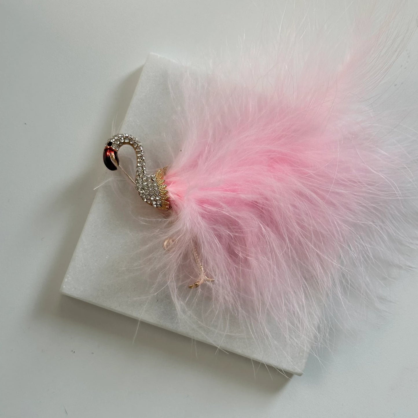 Tüylü Flamingo Broş