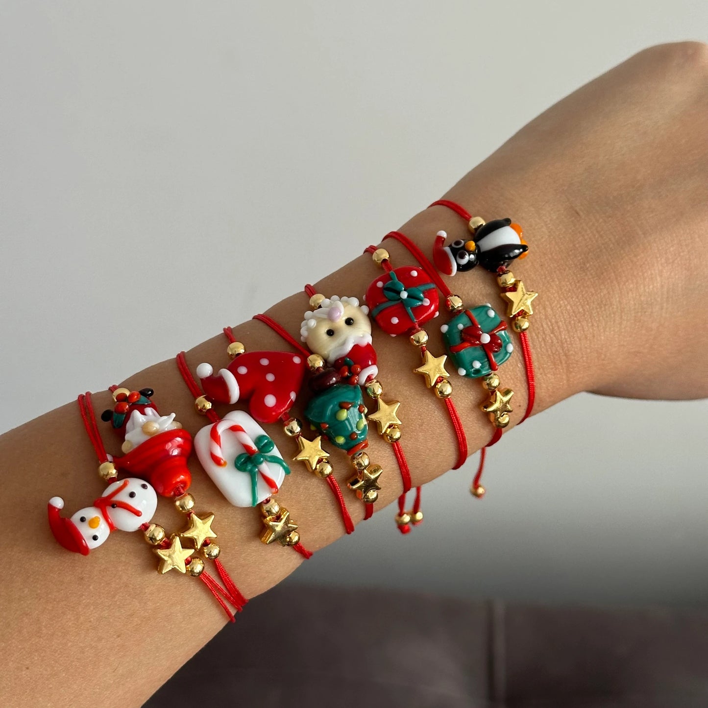 Yılbaşı Yeşil Hediye Paketi Murano Cam Boncuk Kişiye Özel Harf Kadın Şans Bilekliği